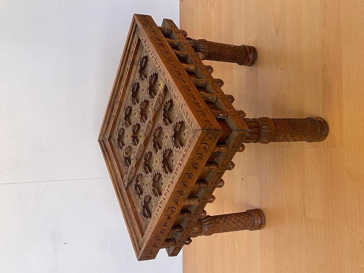 Antico tavolino raro etnico