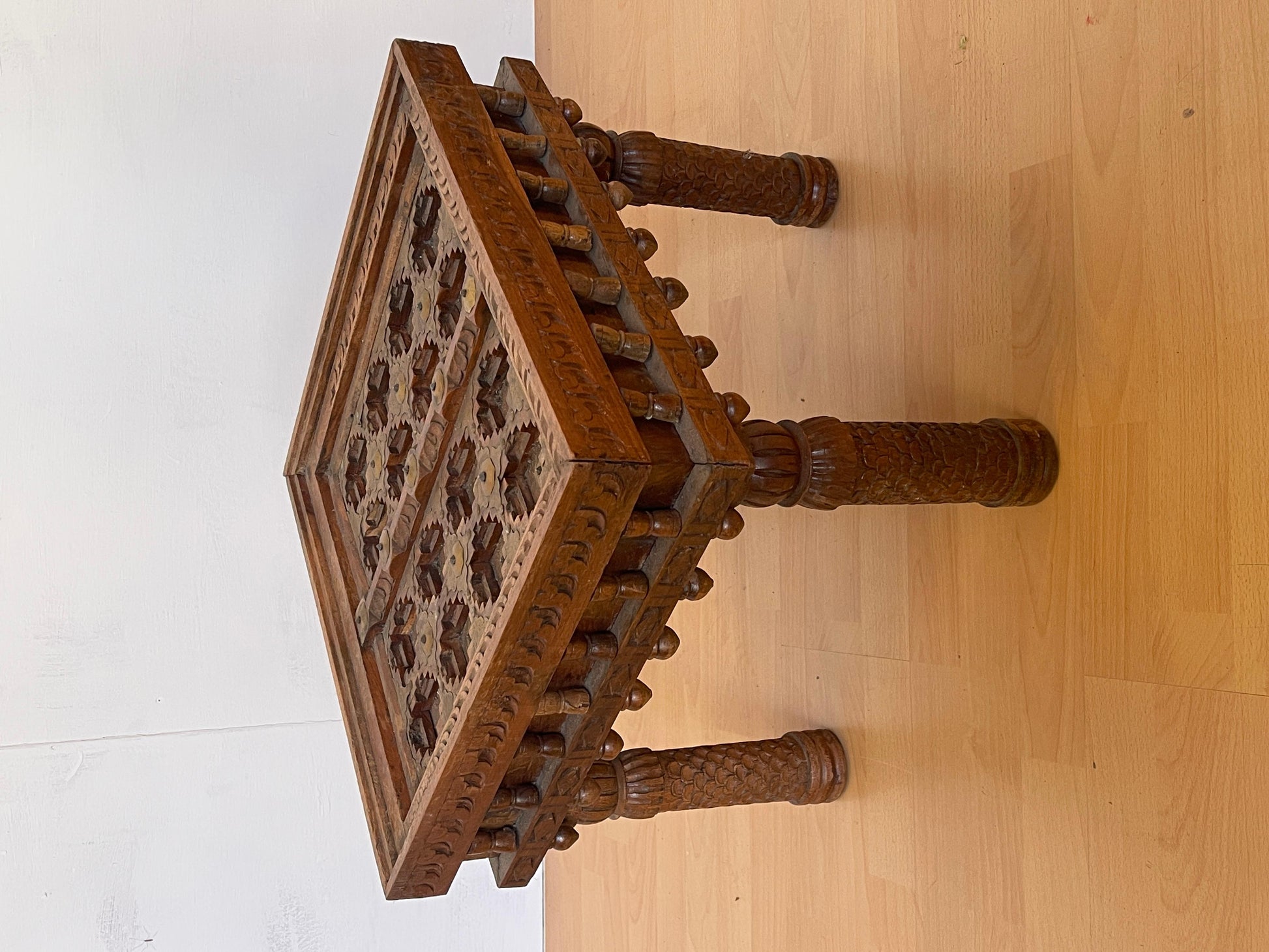 Antico tavolino raro etnico