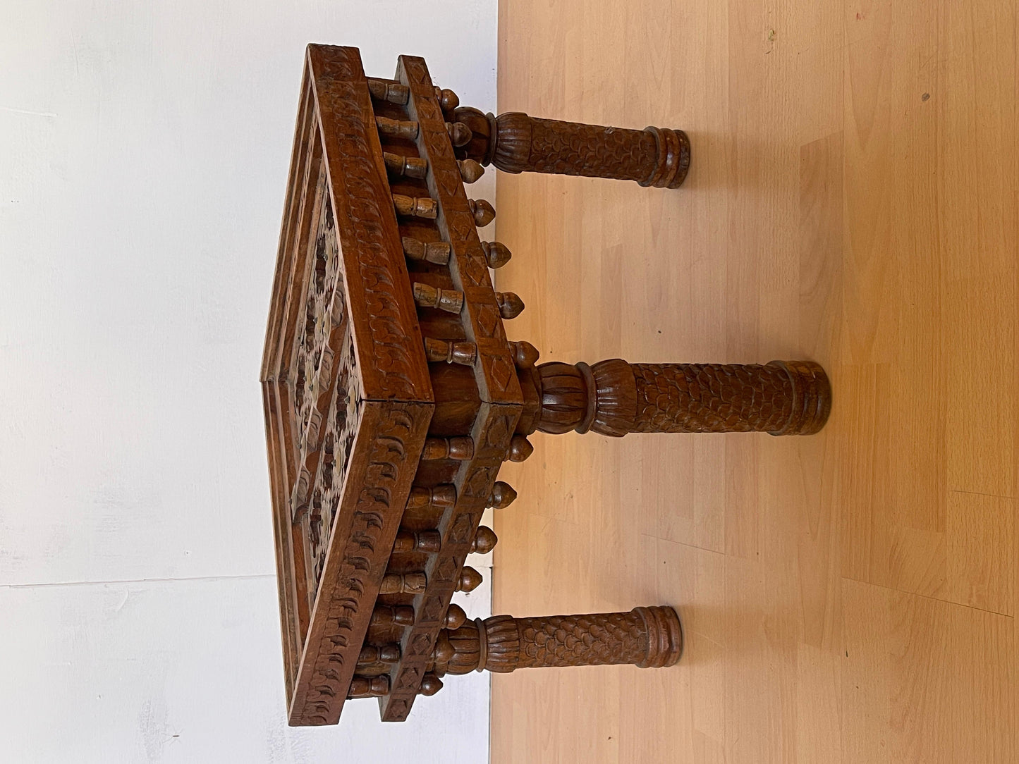 Antico tavolino raro etnico