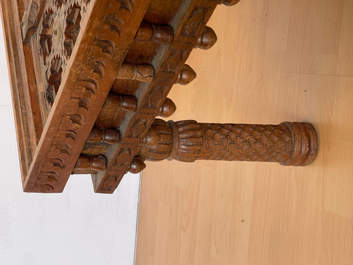 Antico tavolino raro etnico