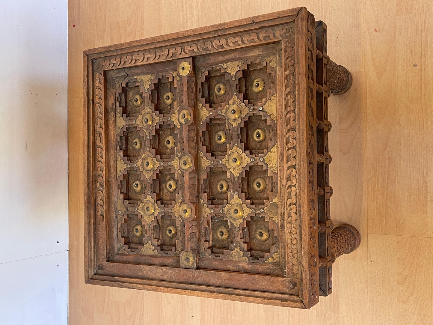 Antico tavolino raro etnico