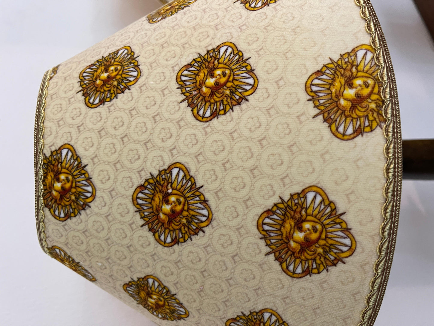 Grande coppia di lampade antiche con paralume Versailles, XIX secolo