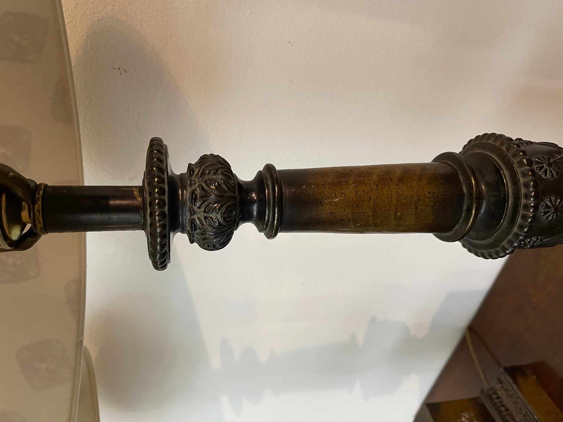 Grande coppia di lampade antiche con paralume Versailles, XIX secolo