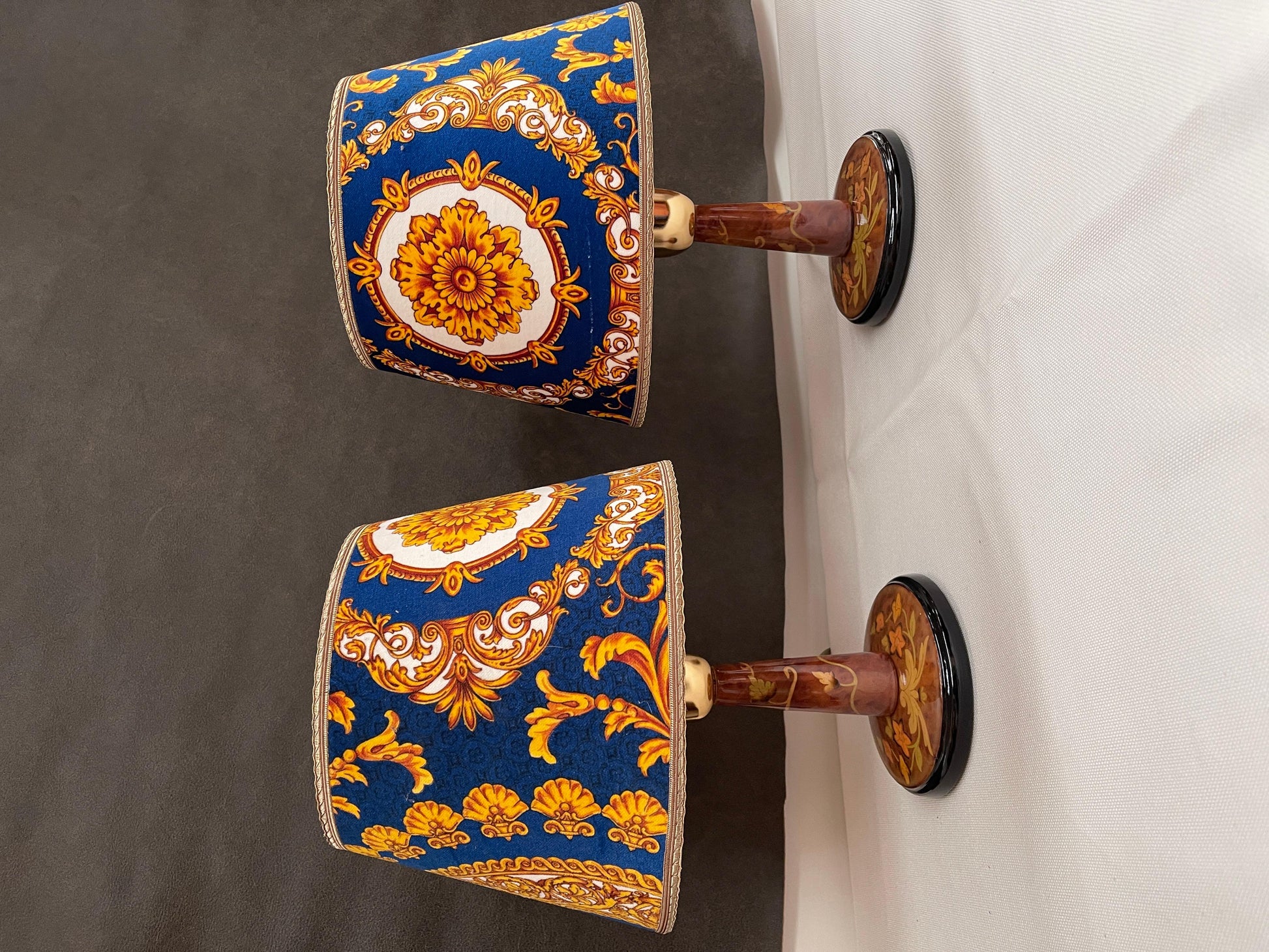 Coppia di lampade da comodino vintage in stile classico italiano degli anni '70