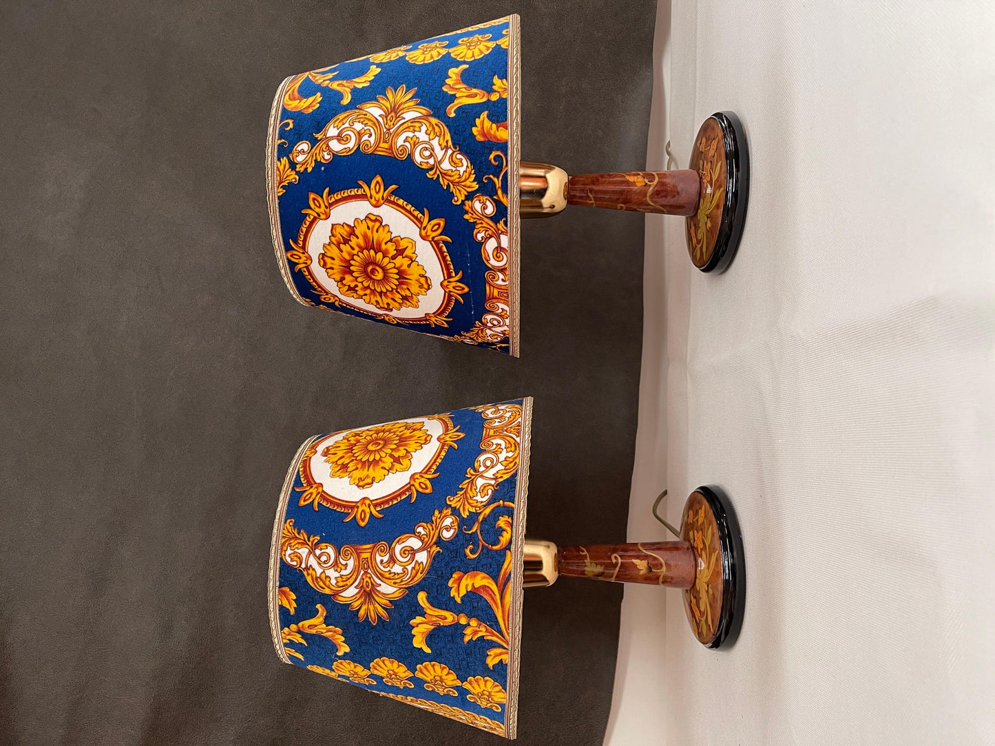 Coppia di lampade da comodino vintage in stile classico italiano degli anni '70