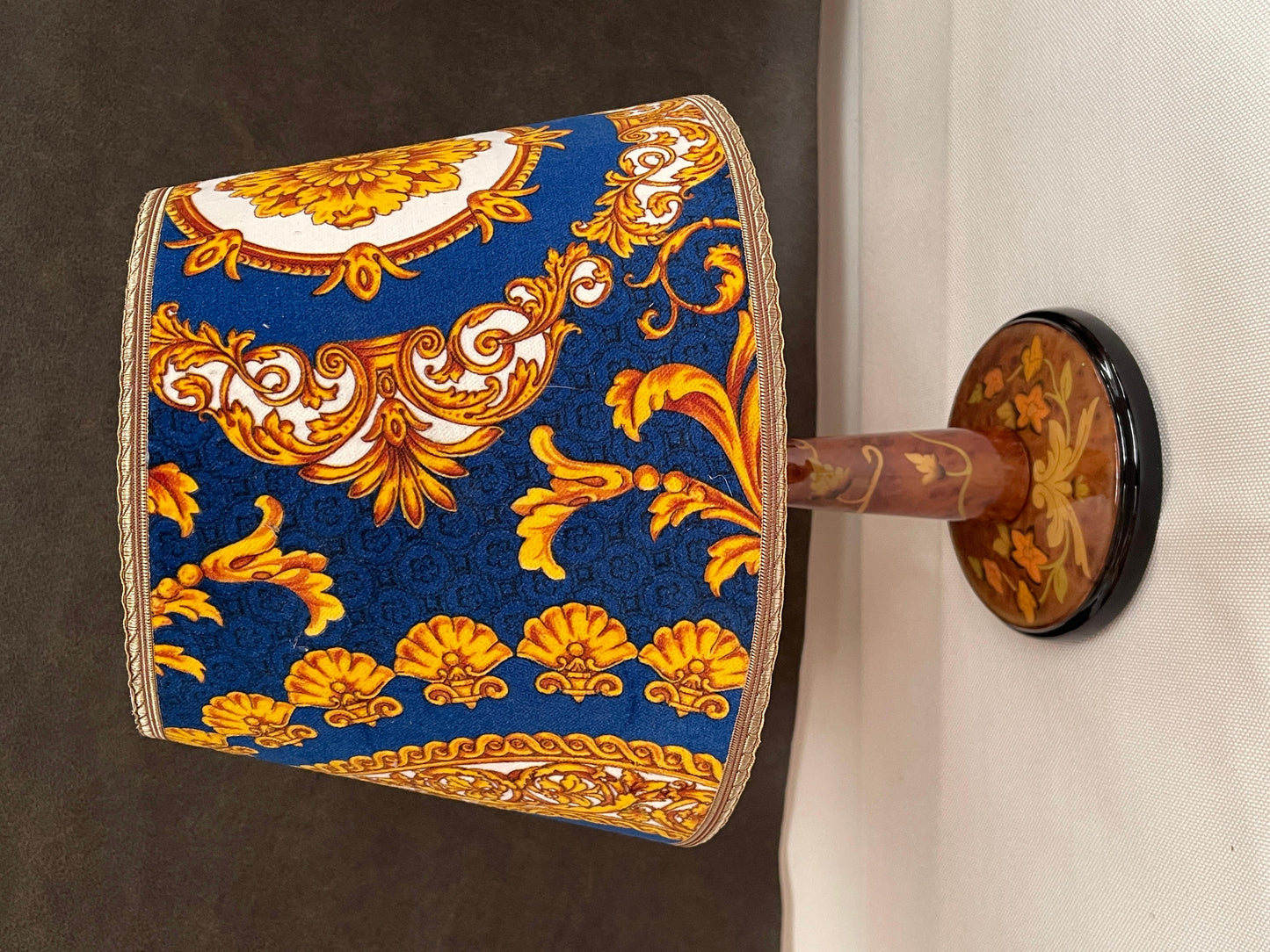 Coppia di lampade da comodino vintage in stile classico italiano degli anni '70