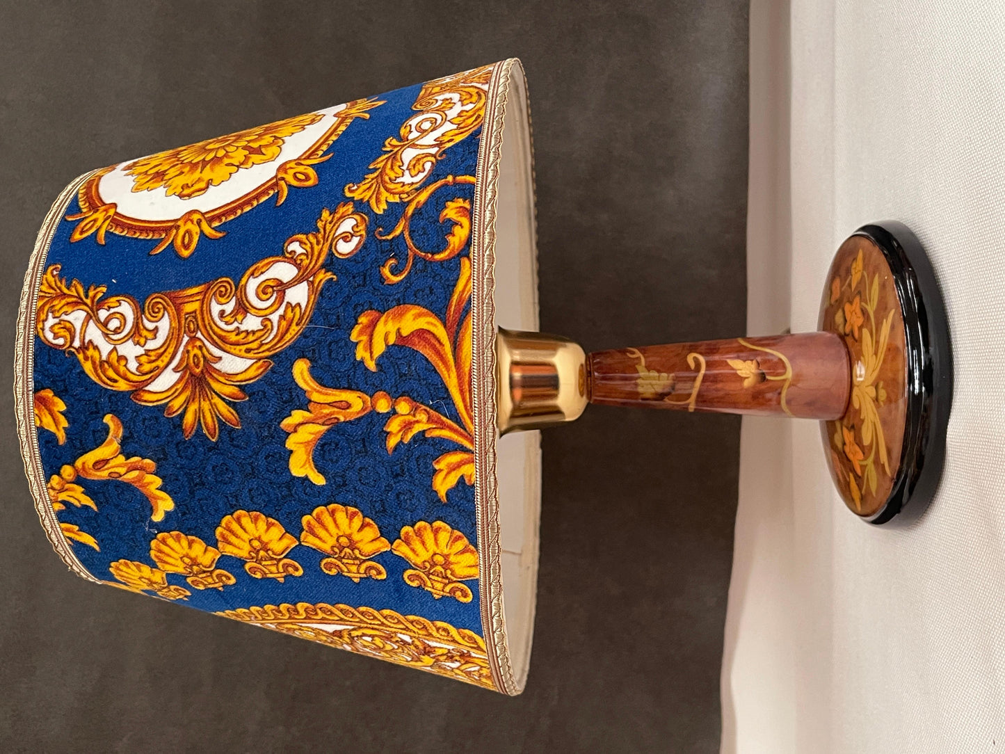 Coppia di lampade da comodino vintage in stile classico italiano degli anni '70