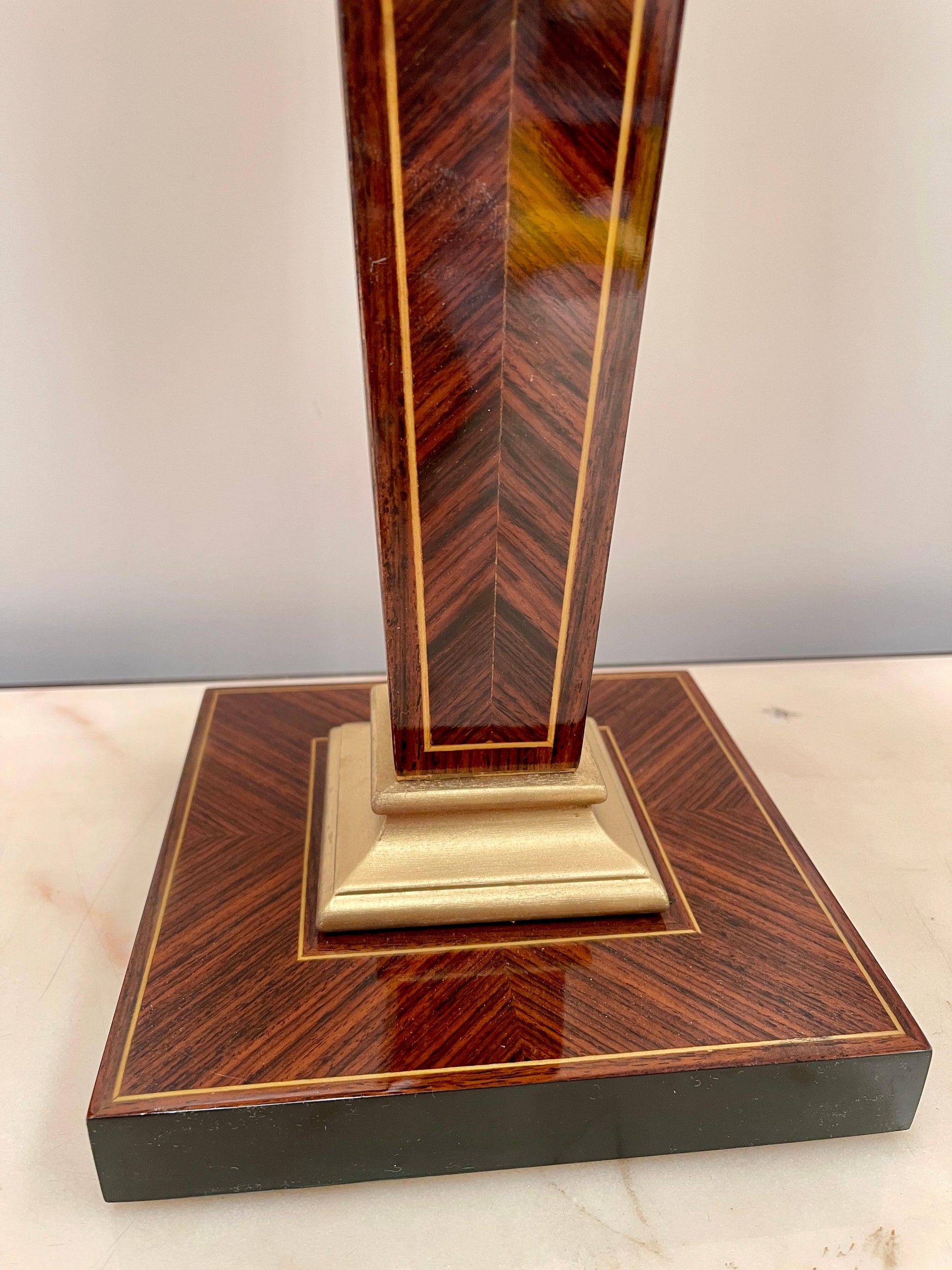 Splendida coppia di lampade da tavolo in stile classico versailles rosso XX sec.