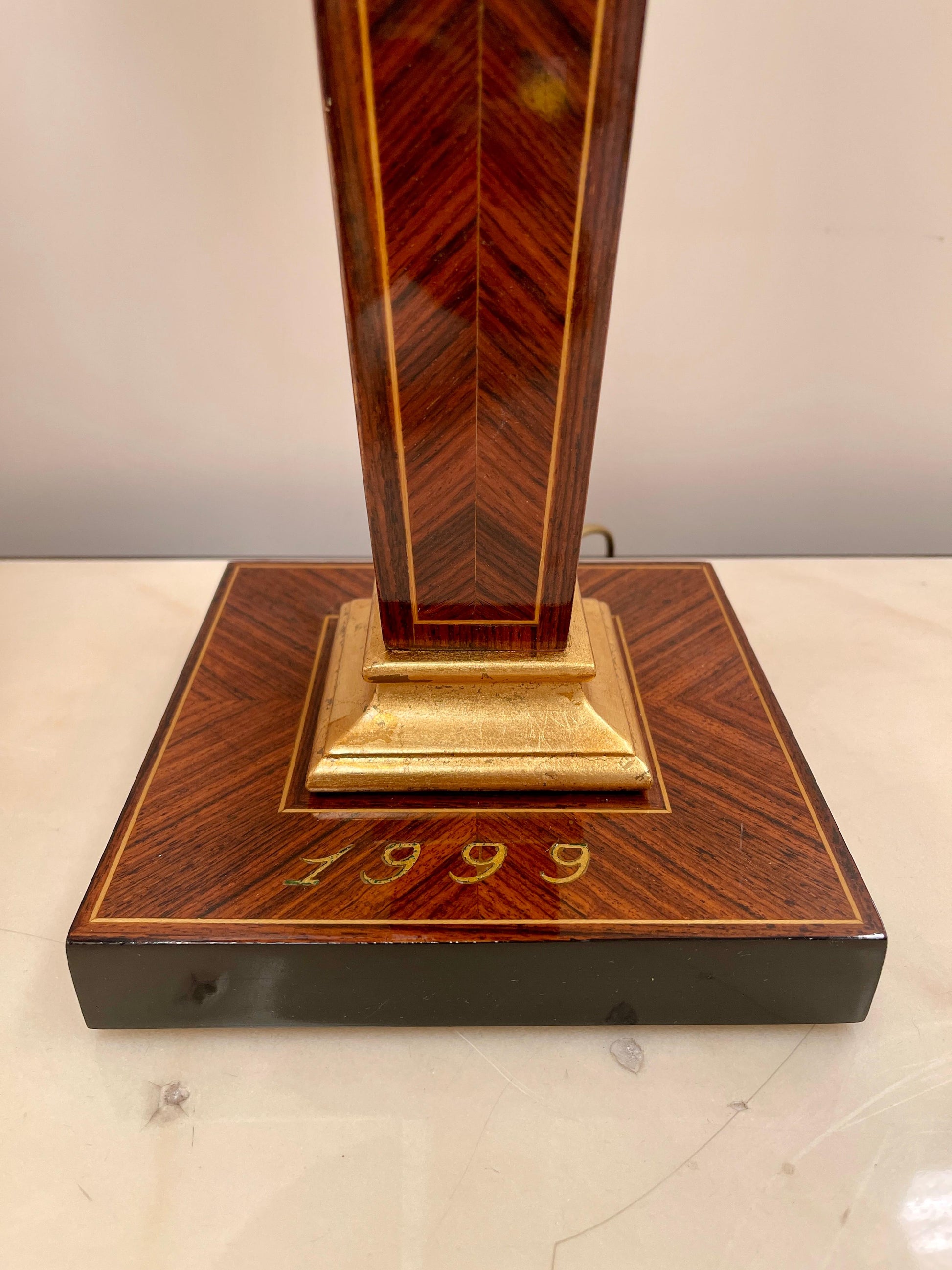 Splendida coppia di lampade da tavolo in stile classico versailles rosso XX sec.