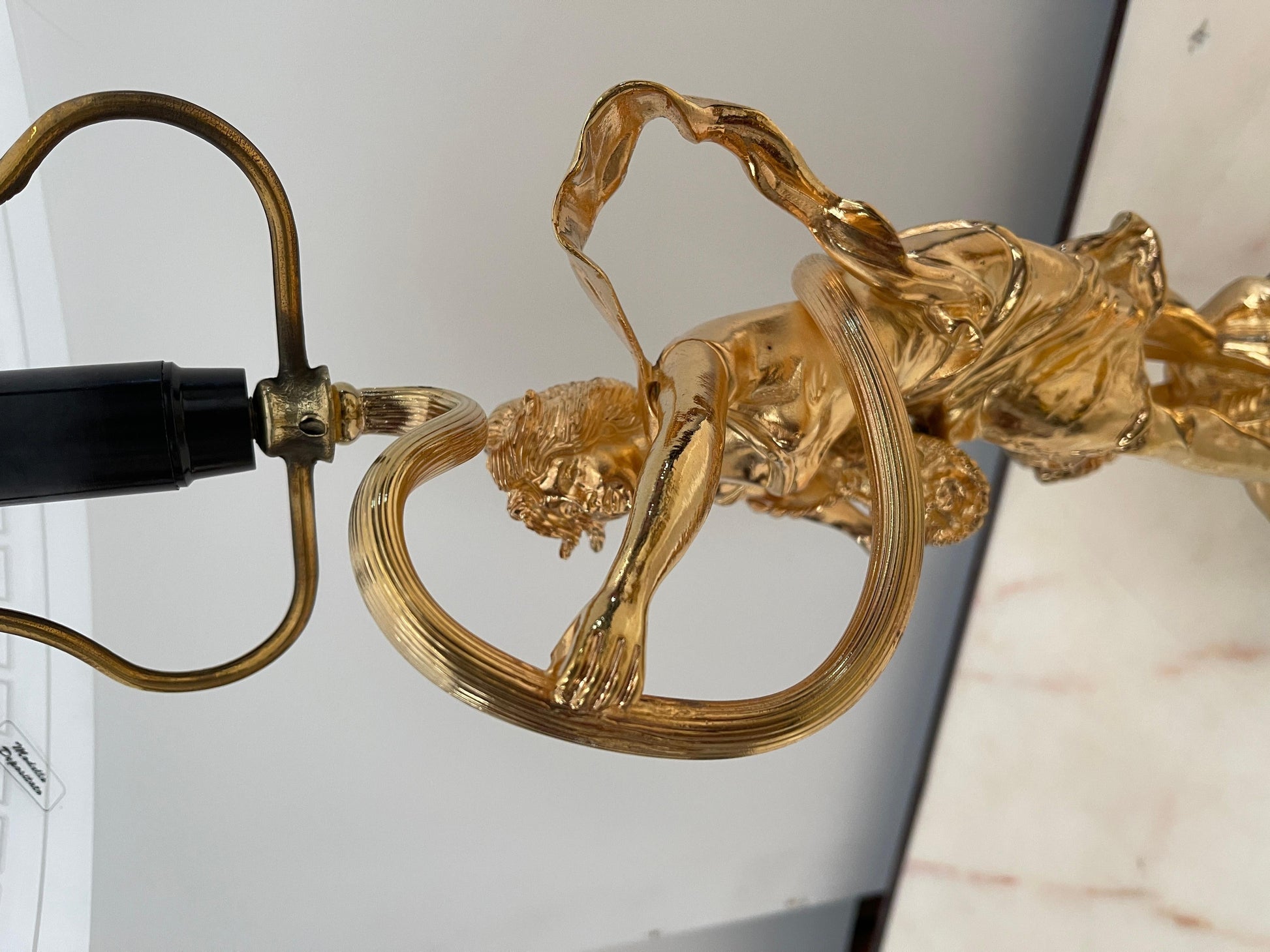 Lussuosa lampada da tavolo in bronzo dorato in classico stile italiano sec. XX