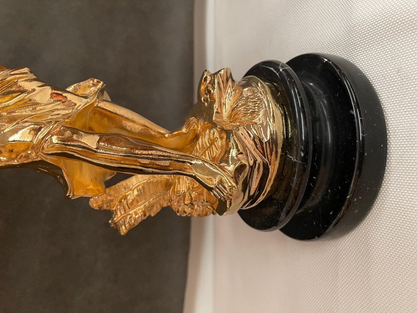 Lussuosa lampada da tavolo in bronzo dorato in classico stile italiano sec. XX