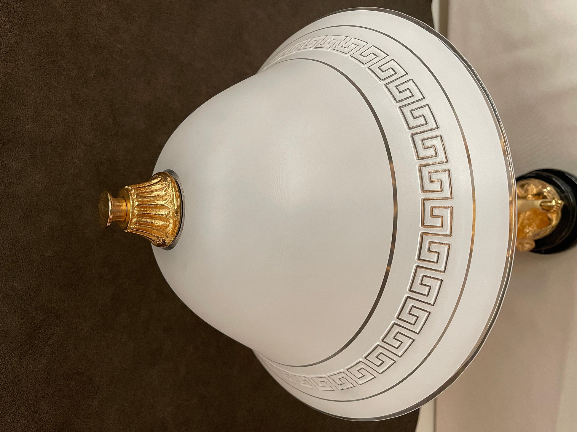 Lussuosa lampada da tavolo in bronzo dorato in classico stile italiano sec. XX
