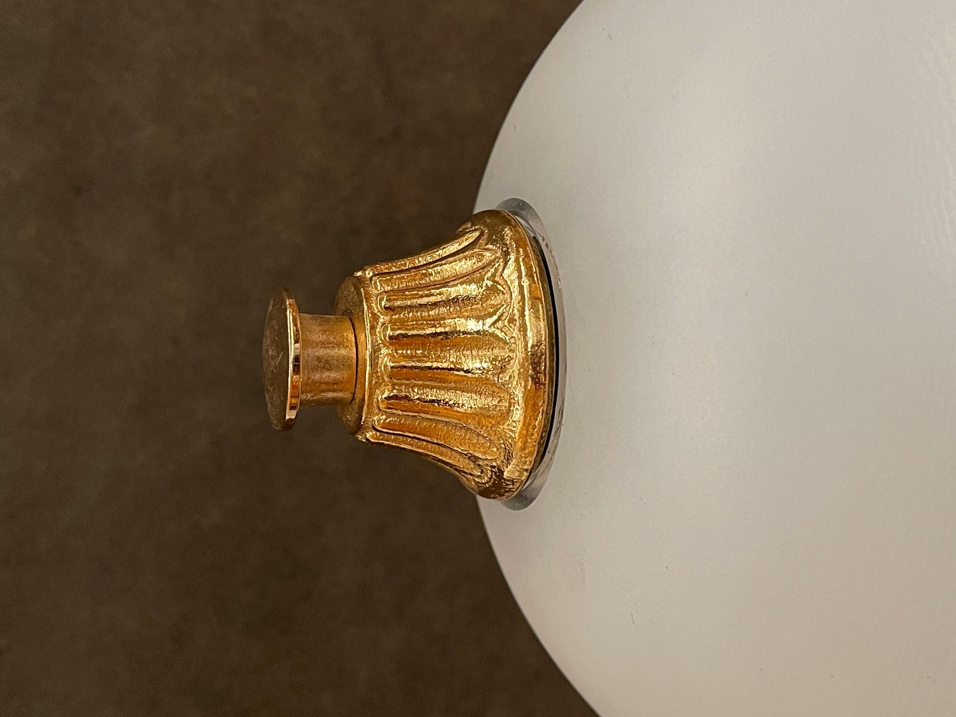 Lussuosa lampada da tavolo in bronzo dorato in classico stile italiano sec. XX