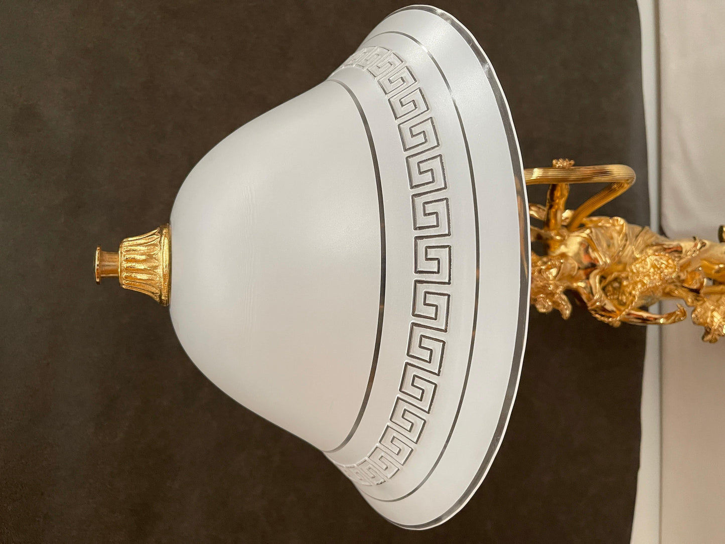 Lussuosa lampada da tavolo in bronzo dorato in classico stile italiano sec. XX