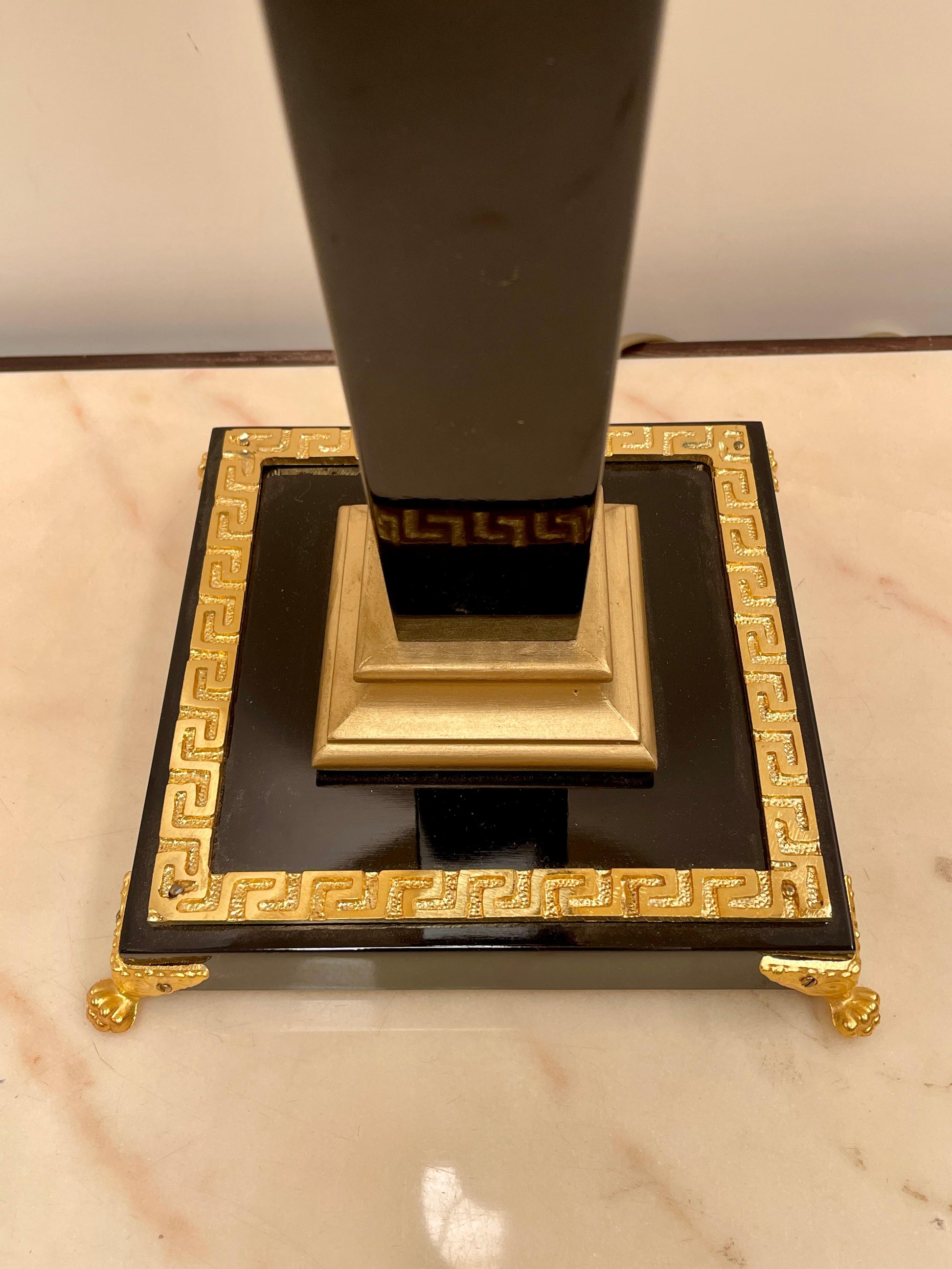 Lussuosa lampade da tavolo in legno nero e bronzo versailles, XX secolo