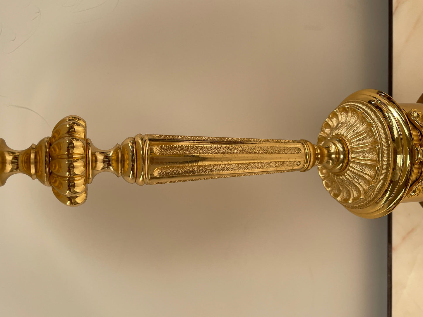 Maestosa lampada da tavolo versailles in bronzo e marmo, XX secolo