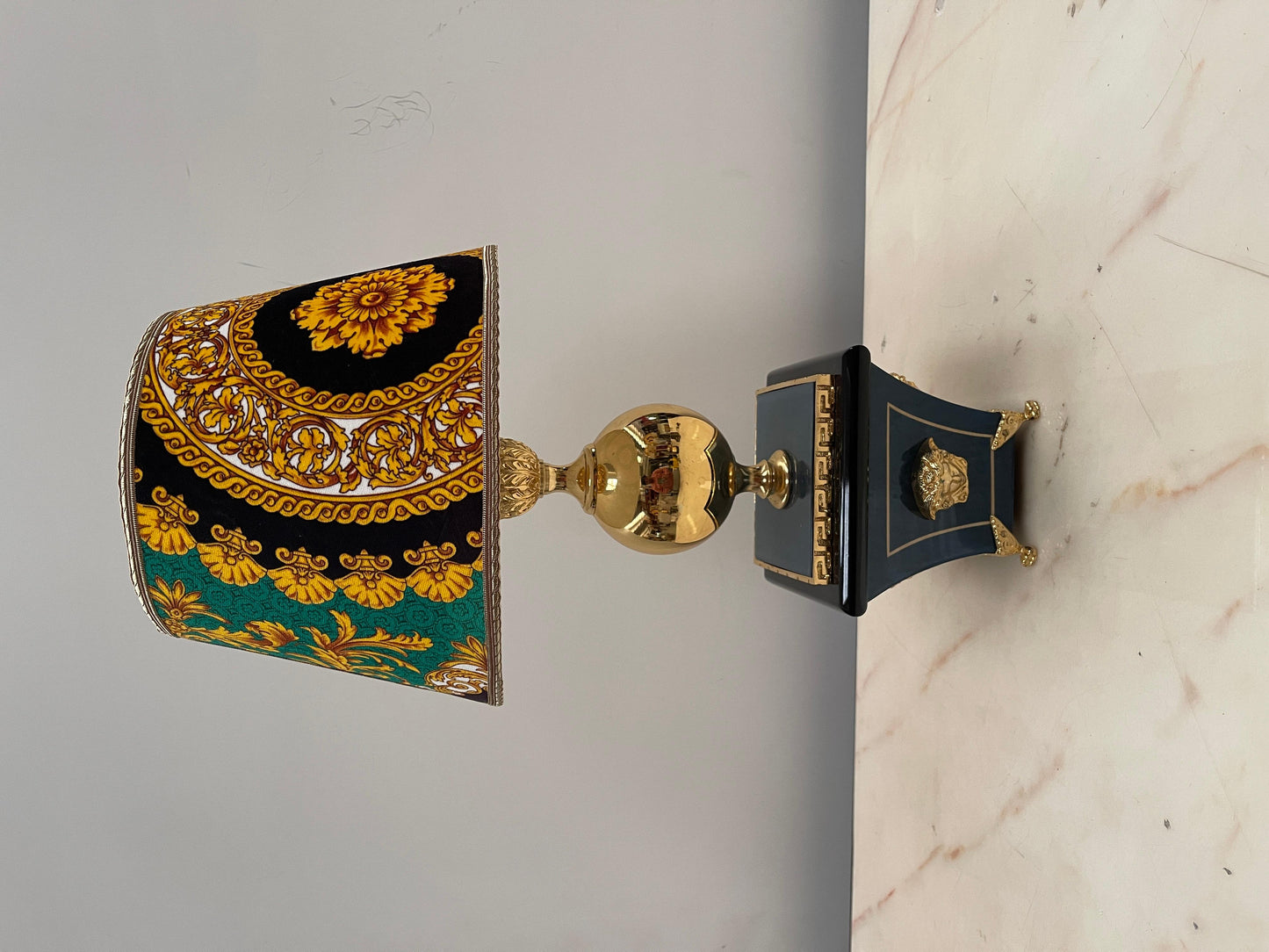 Elegante lampada da tavolo stile francese, XX secolo