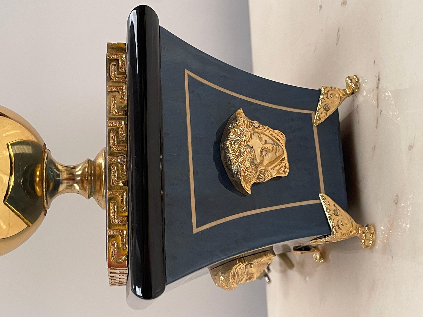 Elegante lampada da tavolo stile francese, XX secolo