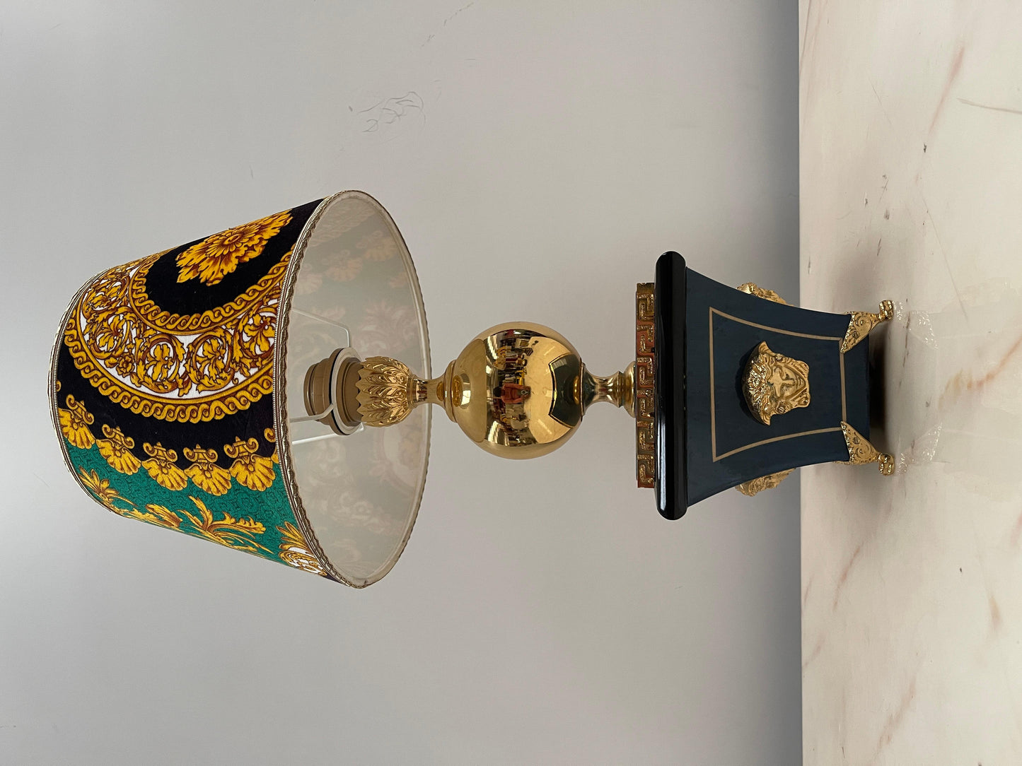 Elegante lampada da tavolo stile francese, XX secolo