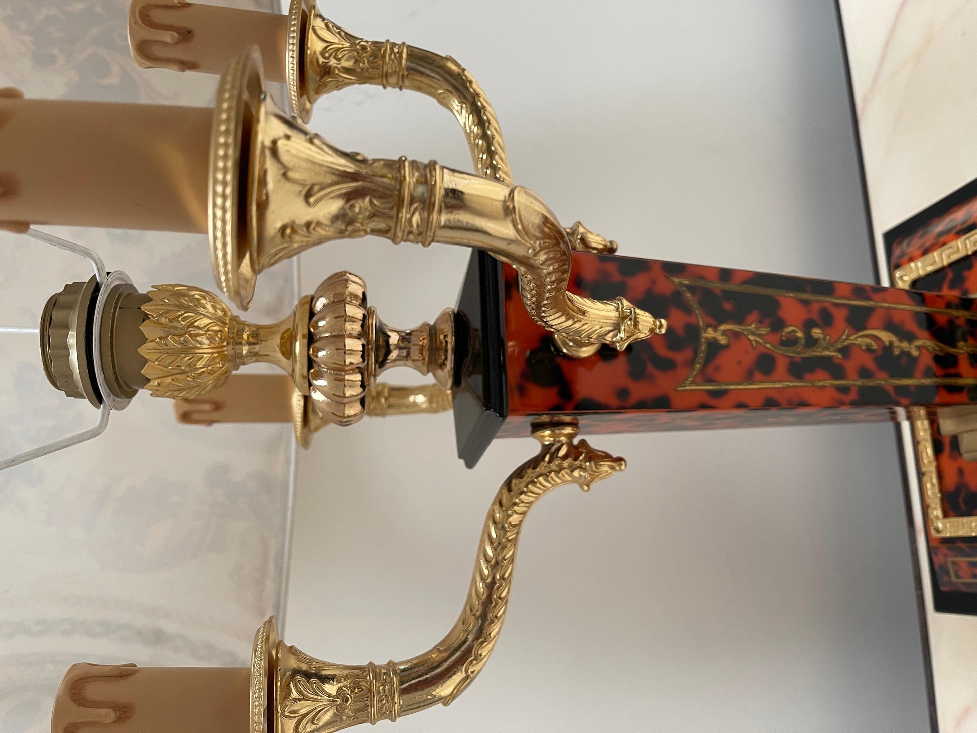 Imponente lampada da tavolo in stile Impero con paralume classico versailles, XX