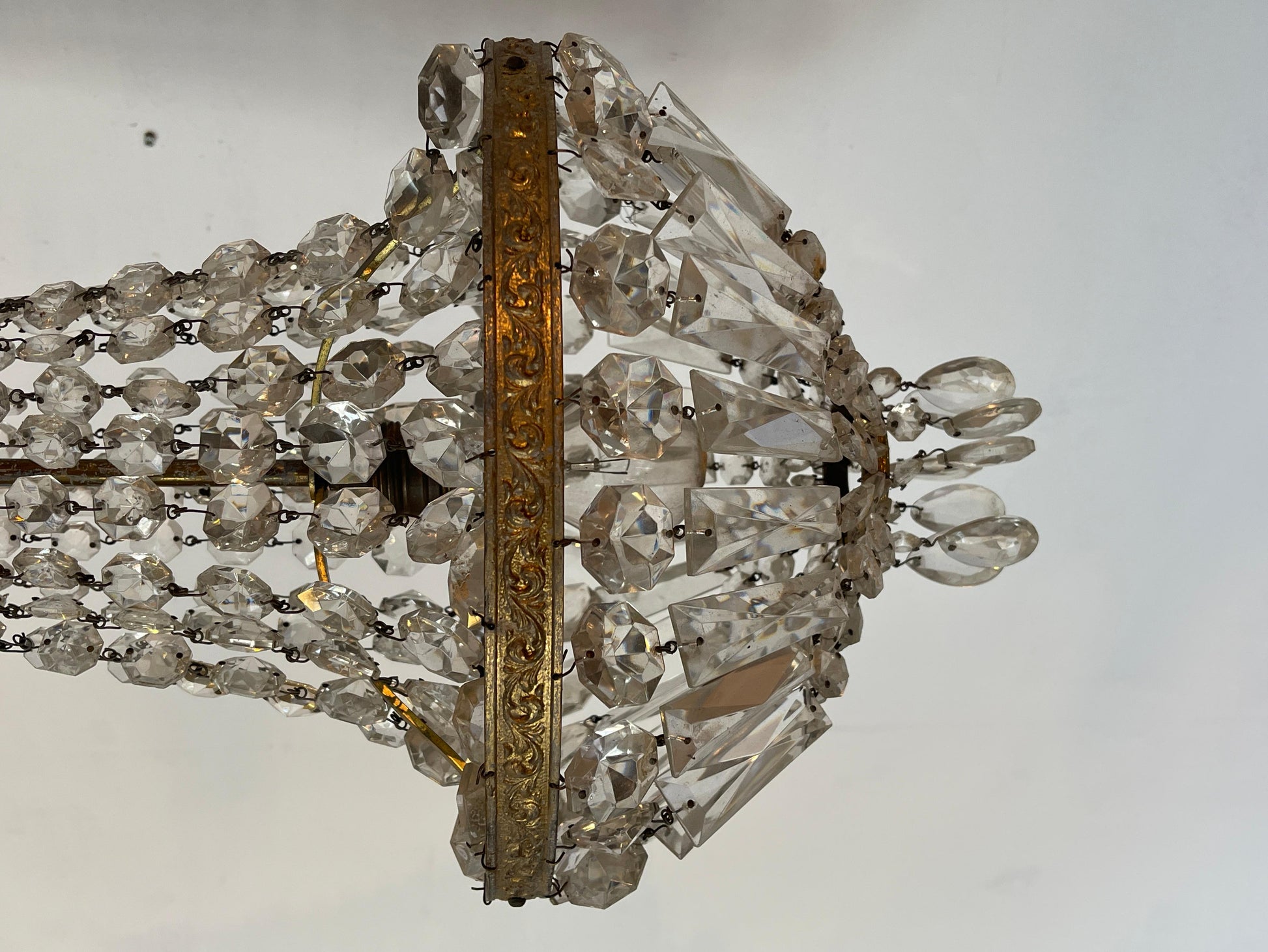 Lampadario a sospensione italiano in bronzo e cristallo degli anni '60