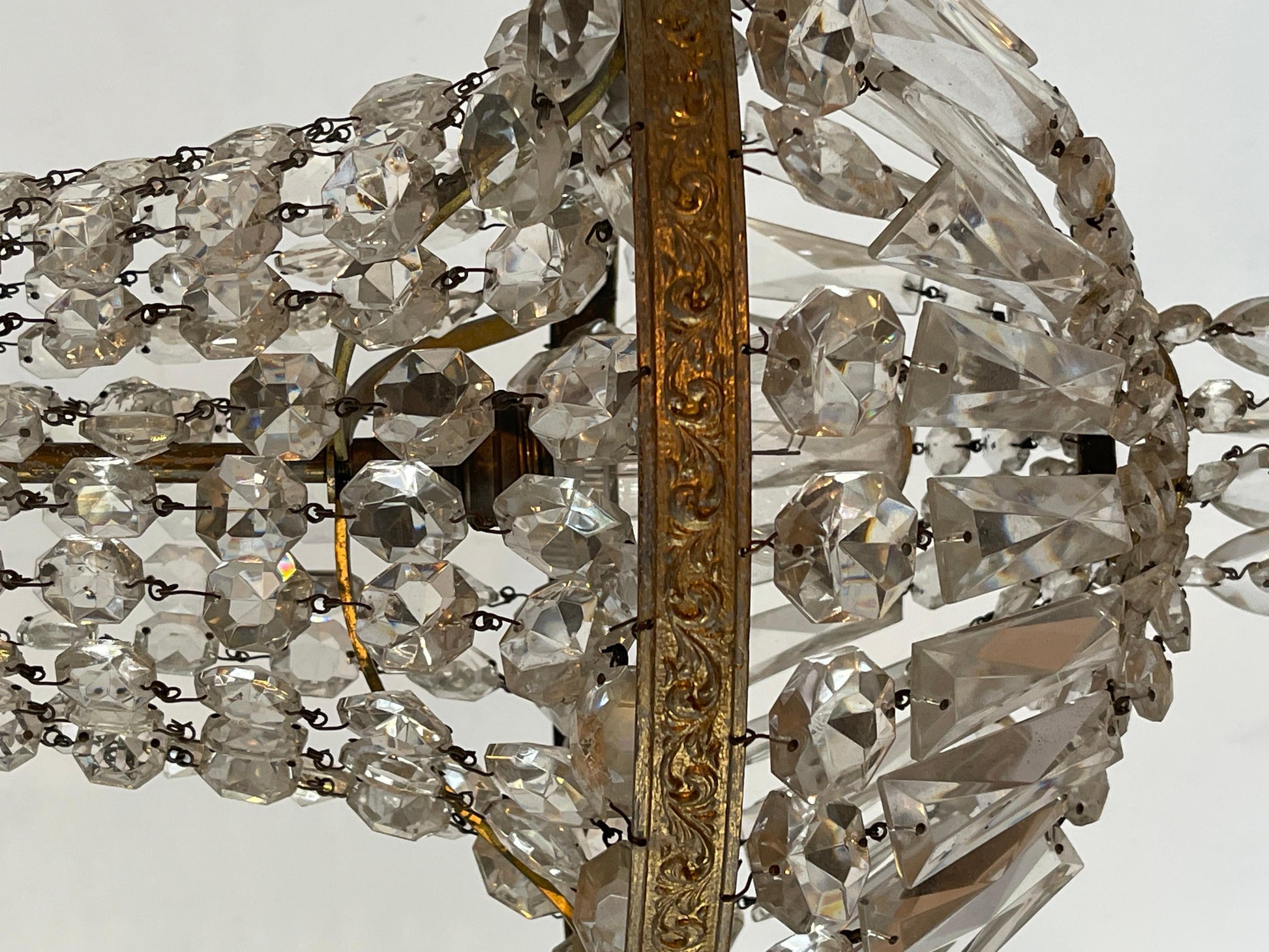 Lampadario a sospensione italiano in bronzo e cristallo degli anni '60