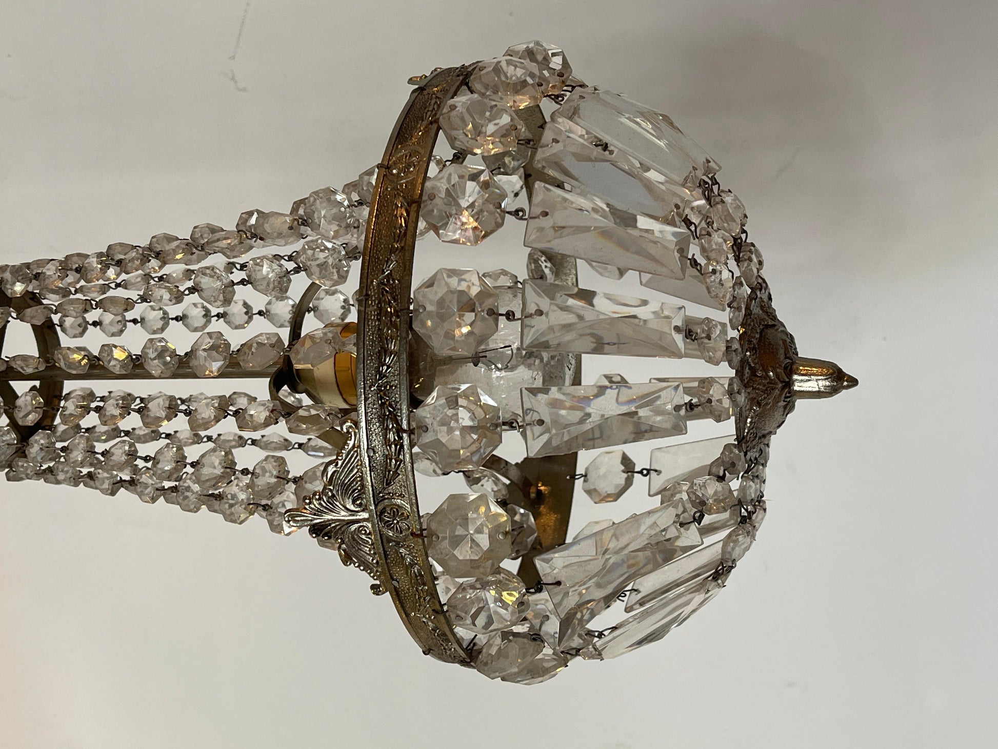 Lampadario in bronzo e cristallo stile classico, design a mongolfiera anni '50