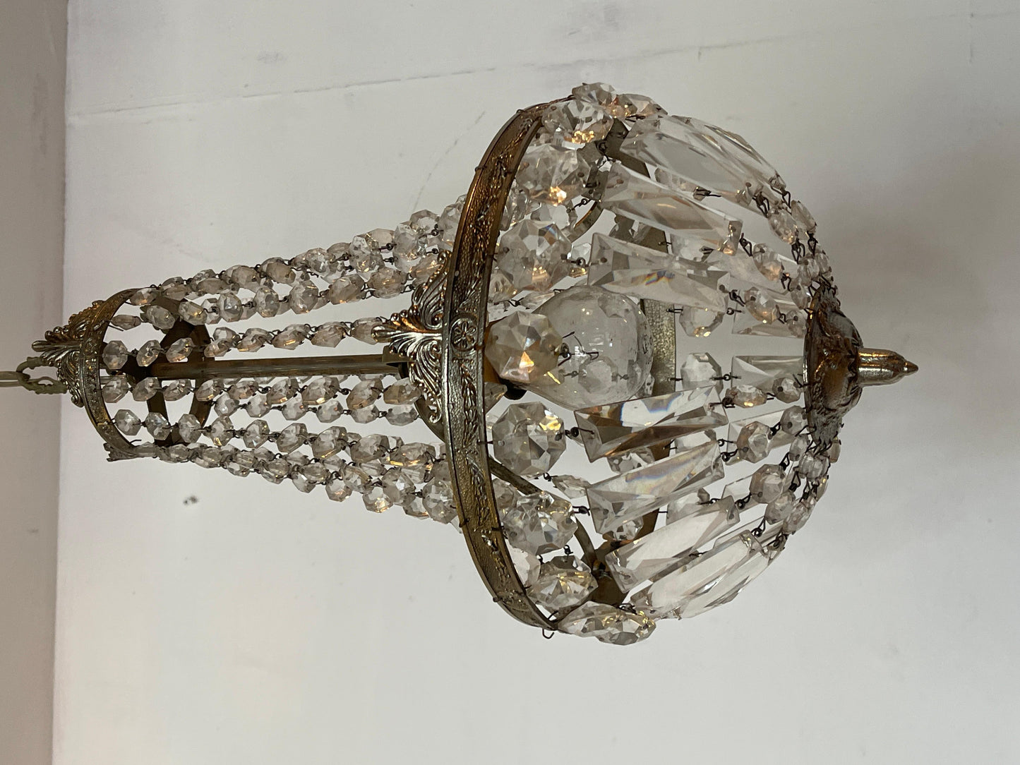 Lampadario in bronzo e cristallo stile classico, design a mongolfiera anni '50