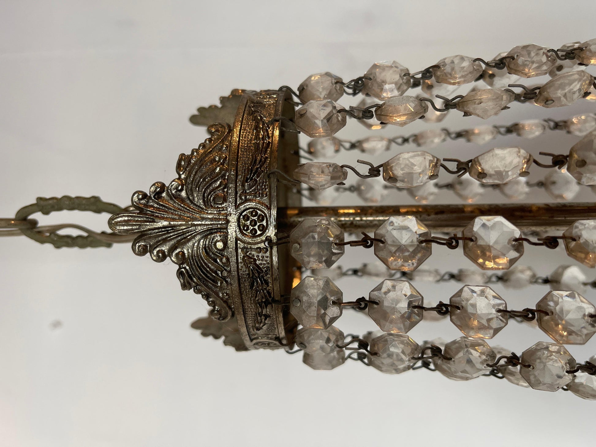 Lampadario in bronzo e cristallo stile classico, design a mongolfiera anni '50