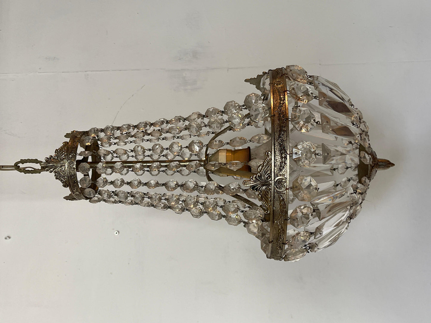 Lampadario in bronzo e cristallo stile classico, design a mongolfiera anni '50