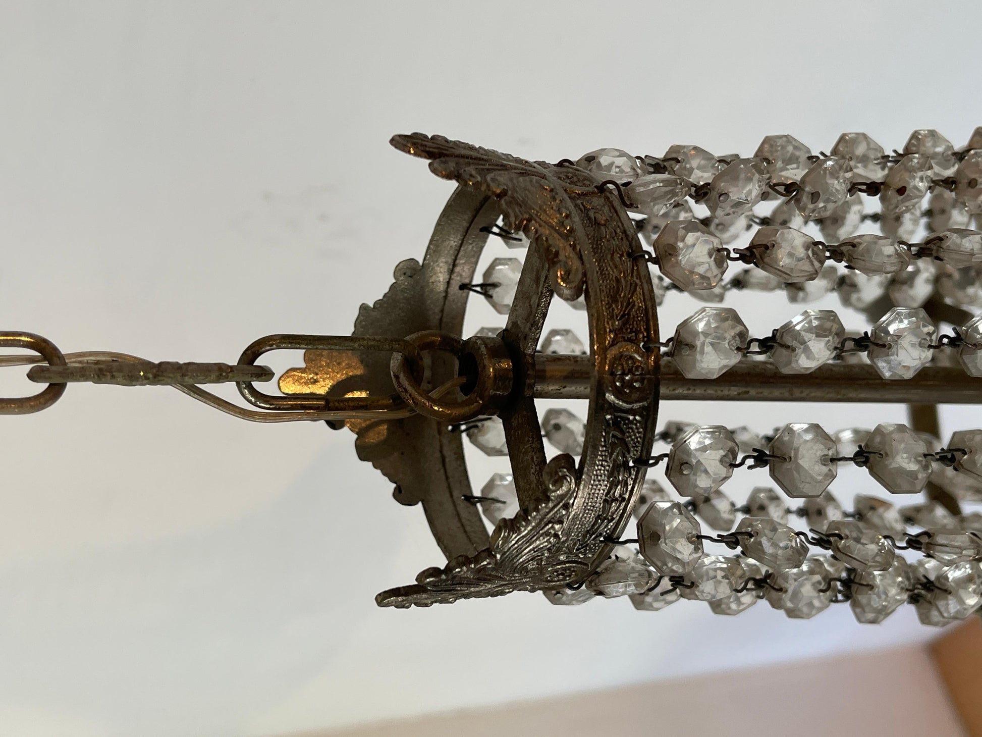 Lampadario in bronzo e cristallo stile classico, design a mongolfiera anni '50