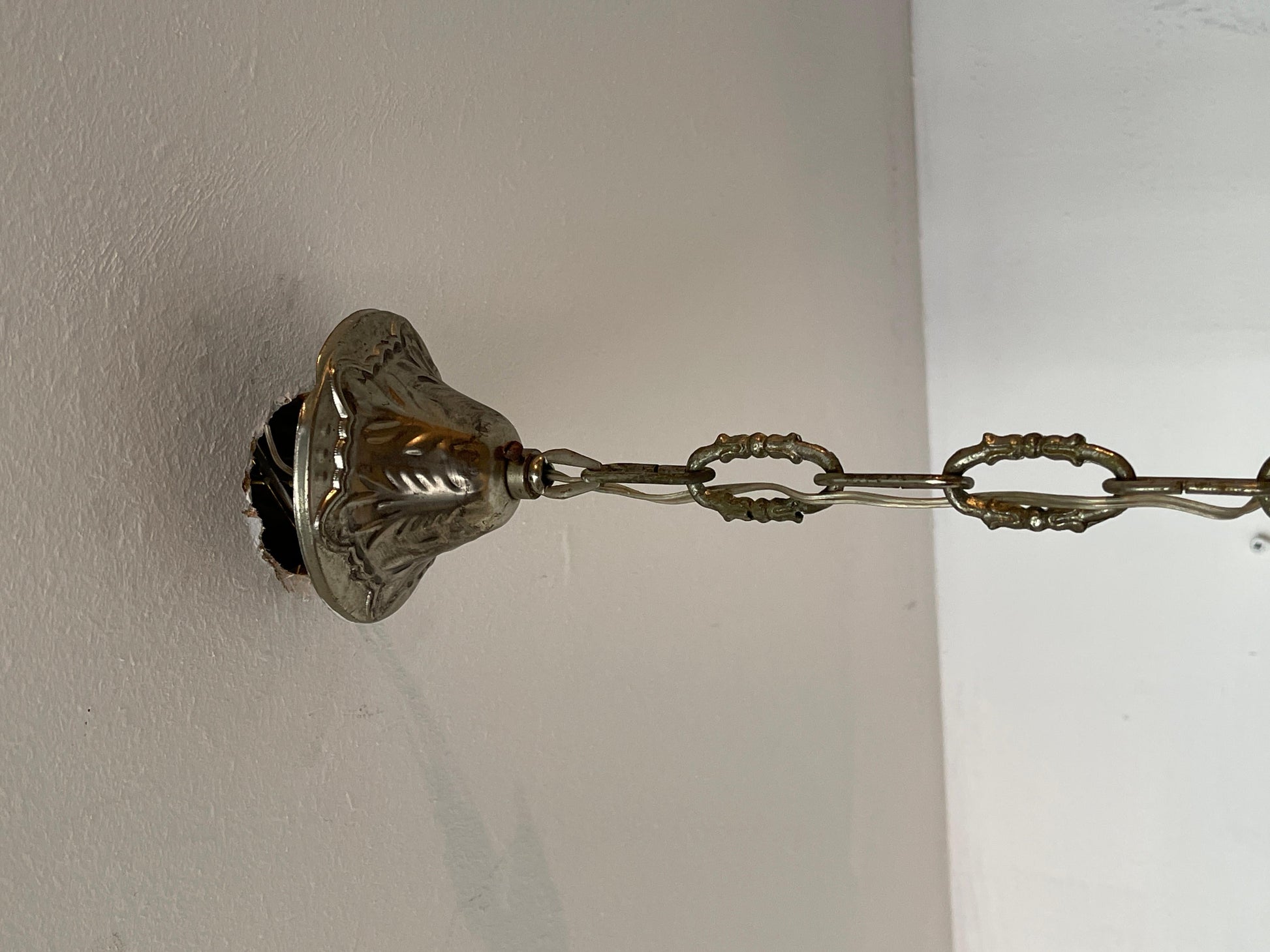 Lampadario in bronzo e cristallo stile classico, design a mongolfiera anni '50