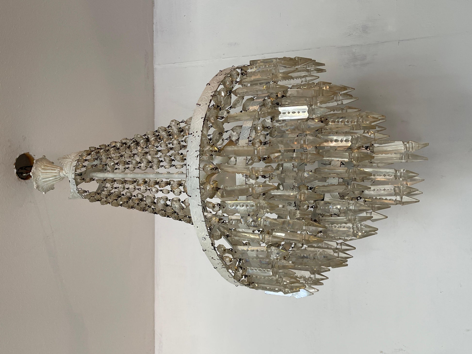 Lampadario a sospensione in bronzo laccato bianco e cristal, stile Impero del XX