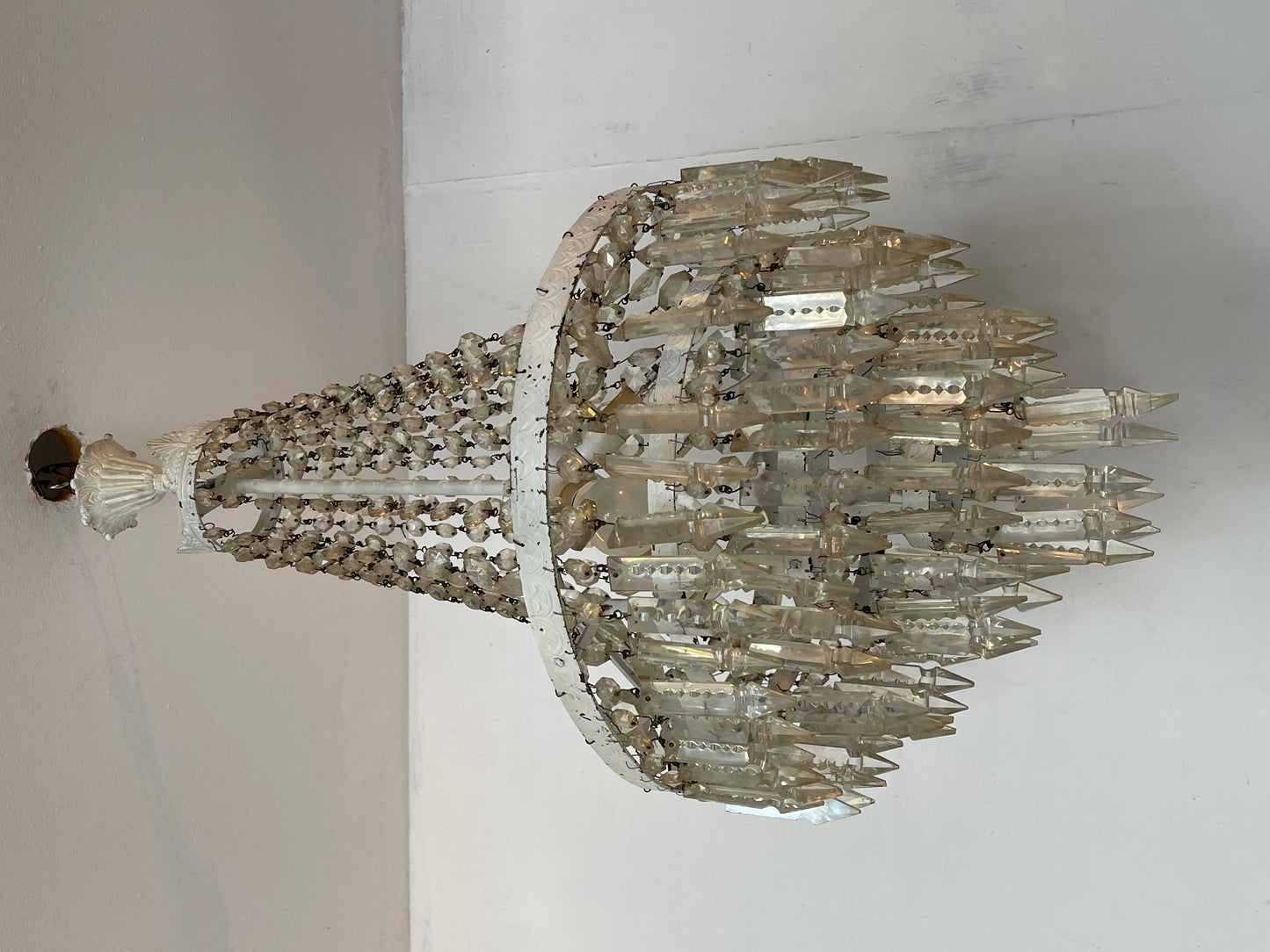 Lampadario a sospensione in bronzo laccato bianco e cristal, stile Impero del XX