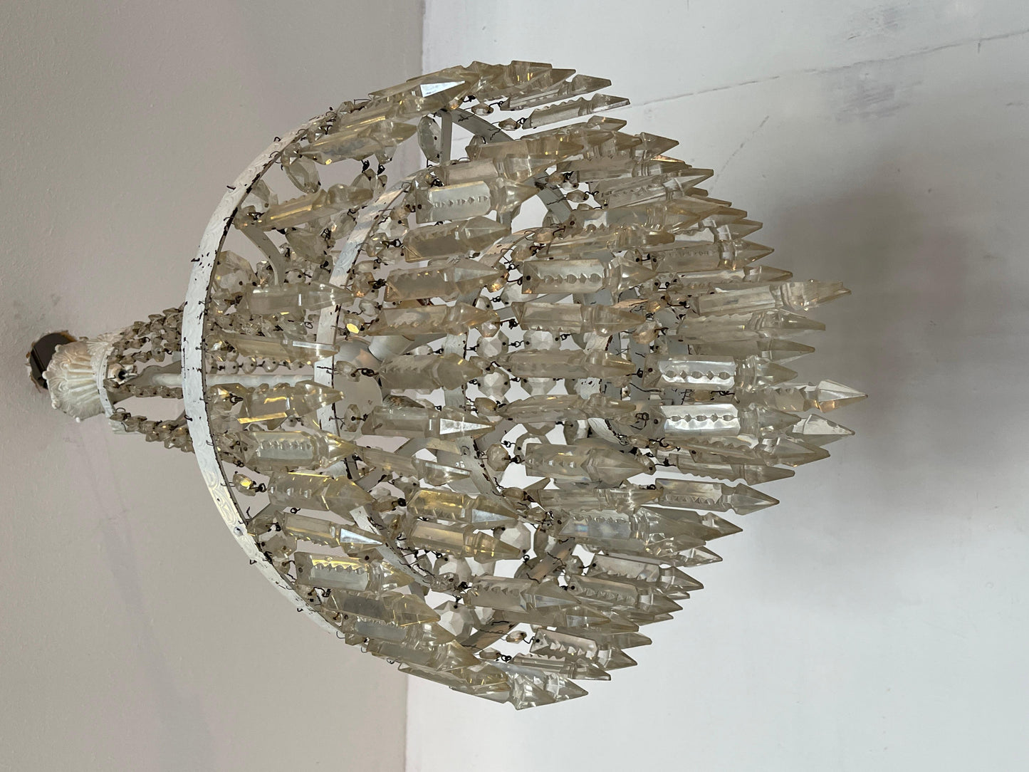 Lampadario a sospensione in bronzo laccato bianco e cristal, stile Impero del XX