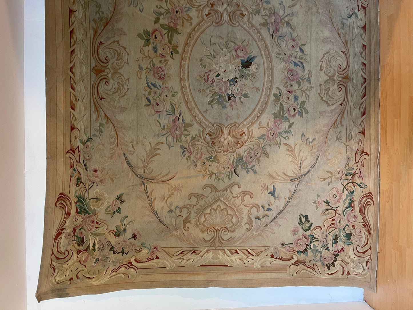 Grande arazzo floreale antico francese del XVIII secolo