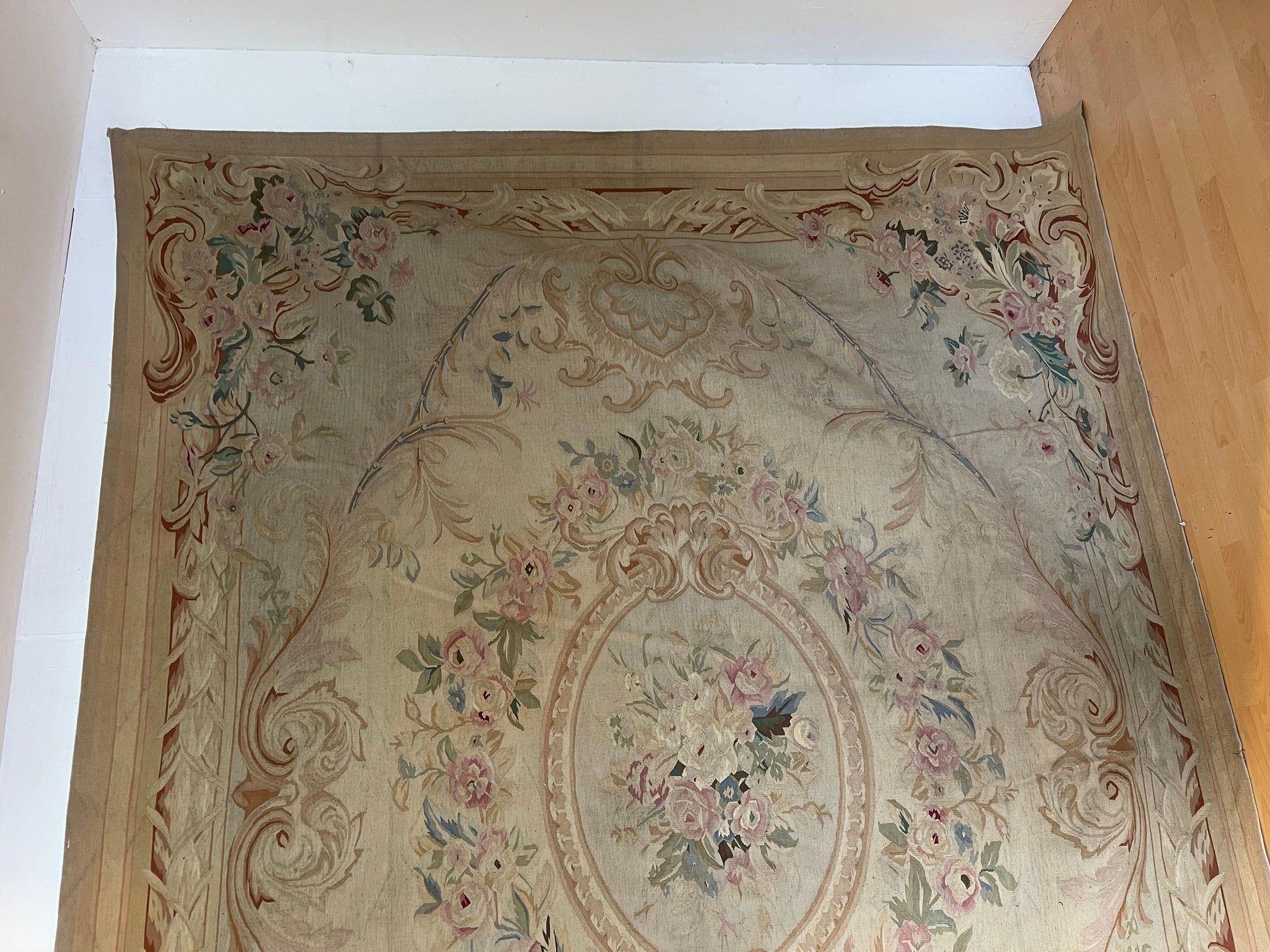 Grande arazzo floreale antico francese del XVIII secolo