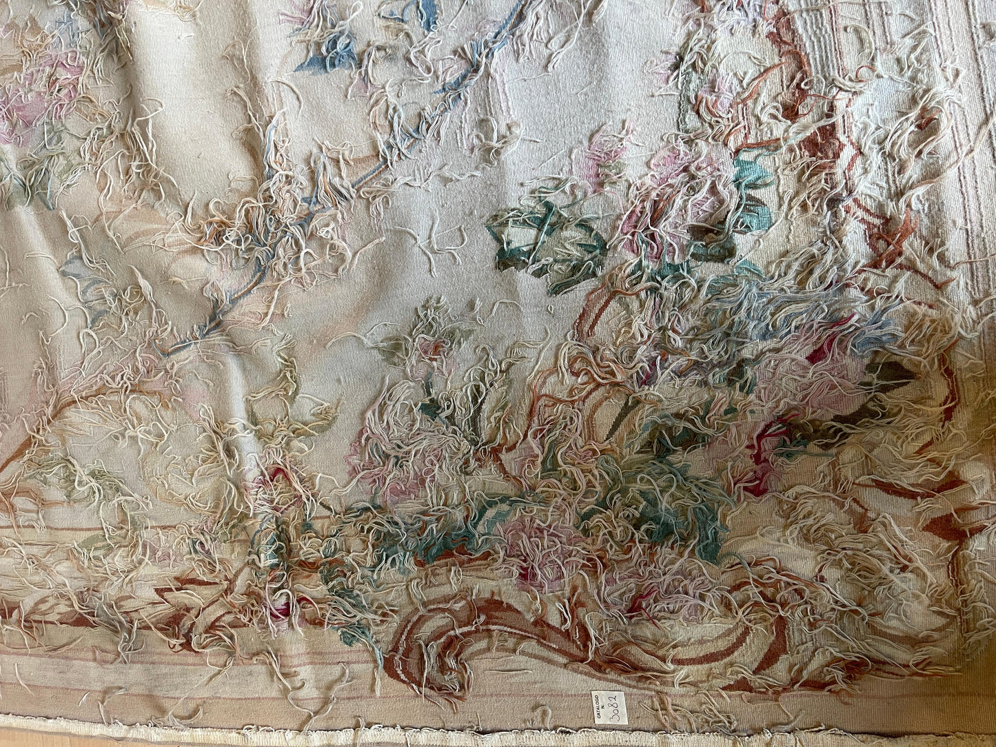 Grande arazzo floreale antico francese del XVIII secolo