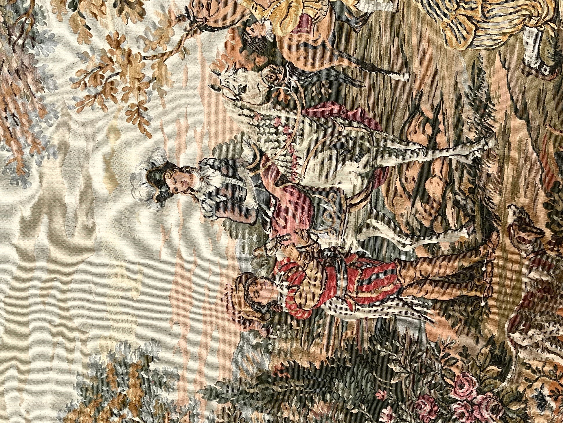 Arazzo rettangolare francese raffigurante una cavalleria d'epoca degli anni '90.