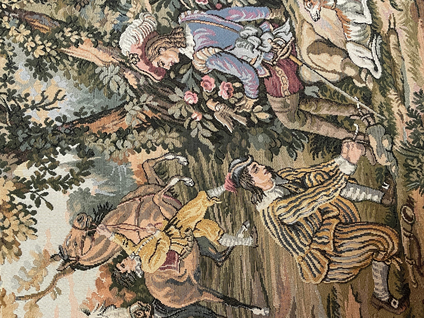 Arazzo rettangolare francese raffigurante una cavalleria d'epoca degli anni '90.