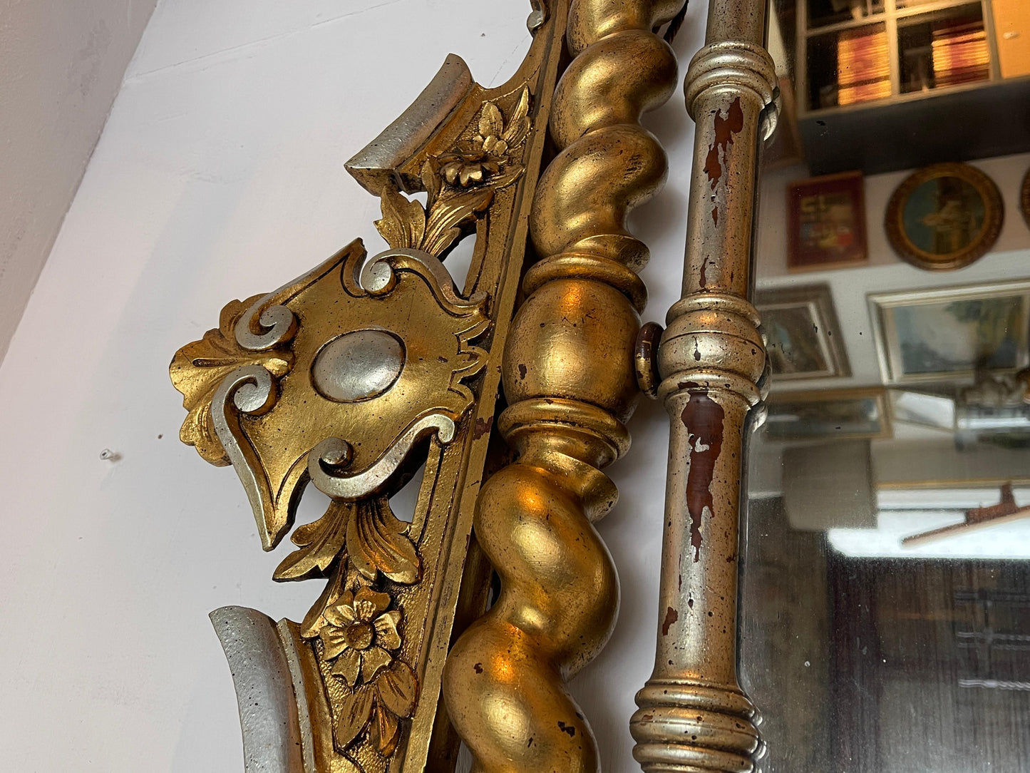 Antico specchio in legno in stile tortiglione fine XIX secolo