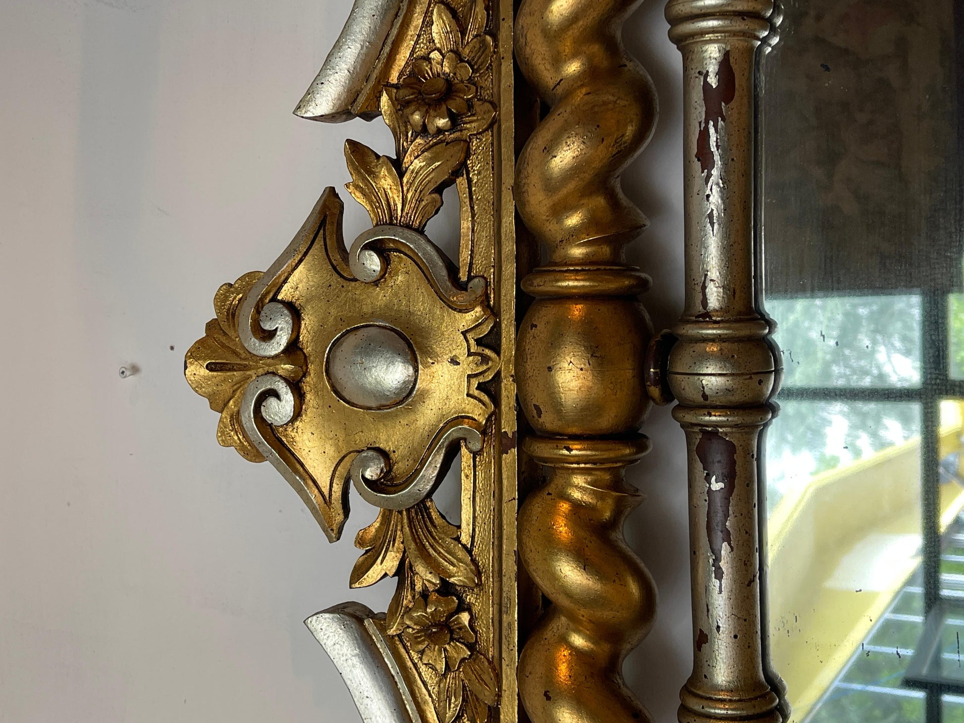 Antico specchio in legno in stile tortiglione fine XIX secolo