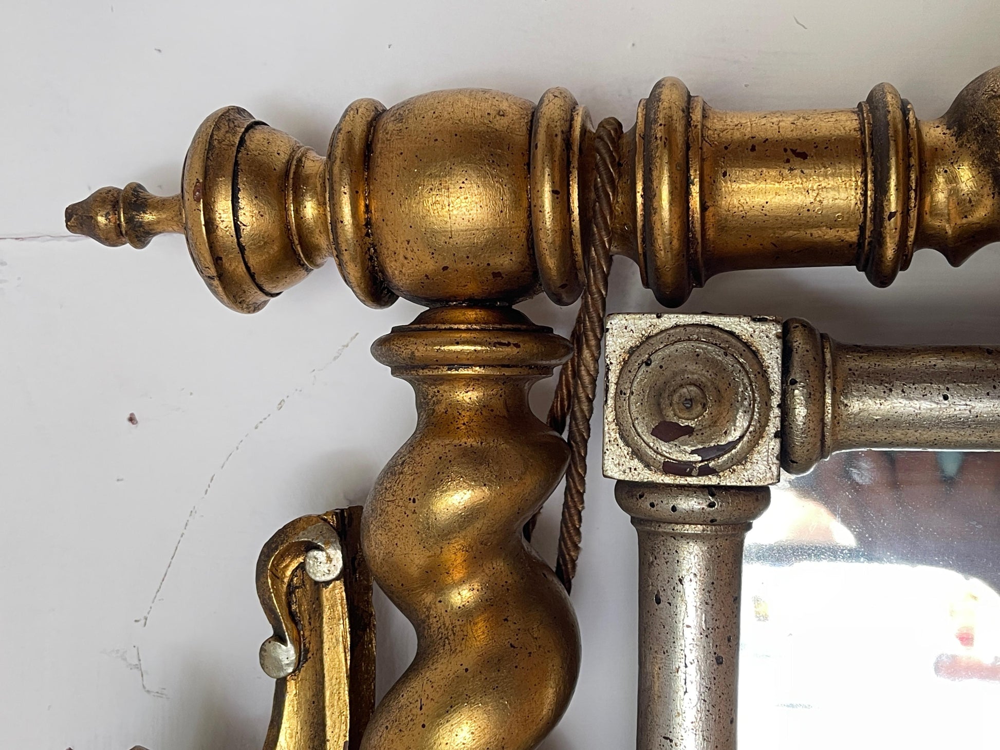 Antico specchio in legno in stile tortiglione fine XIX secolo