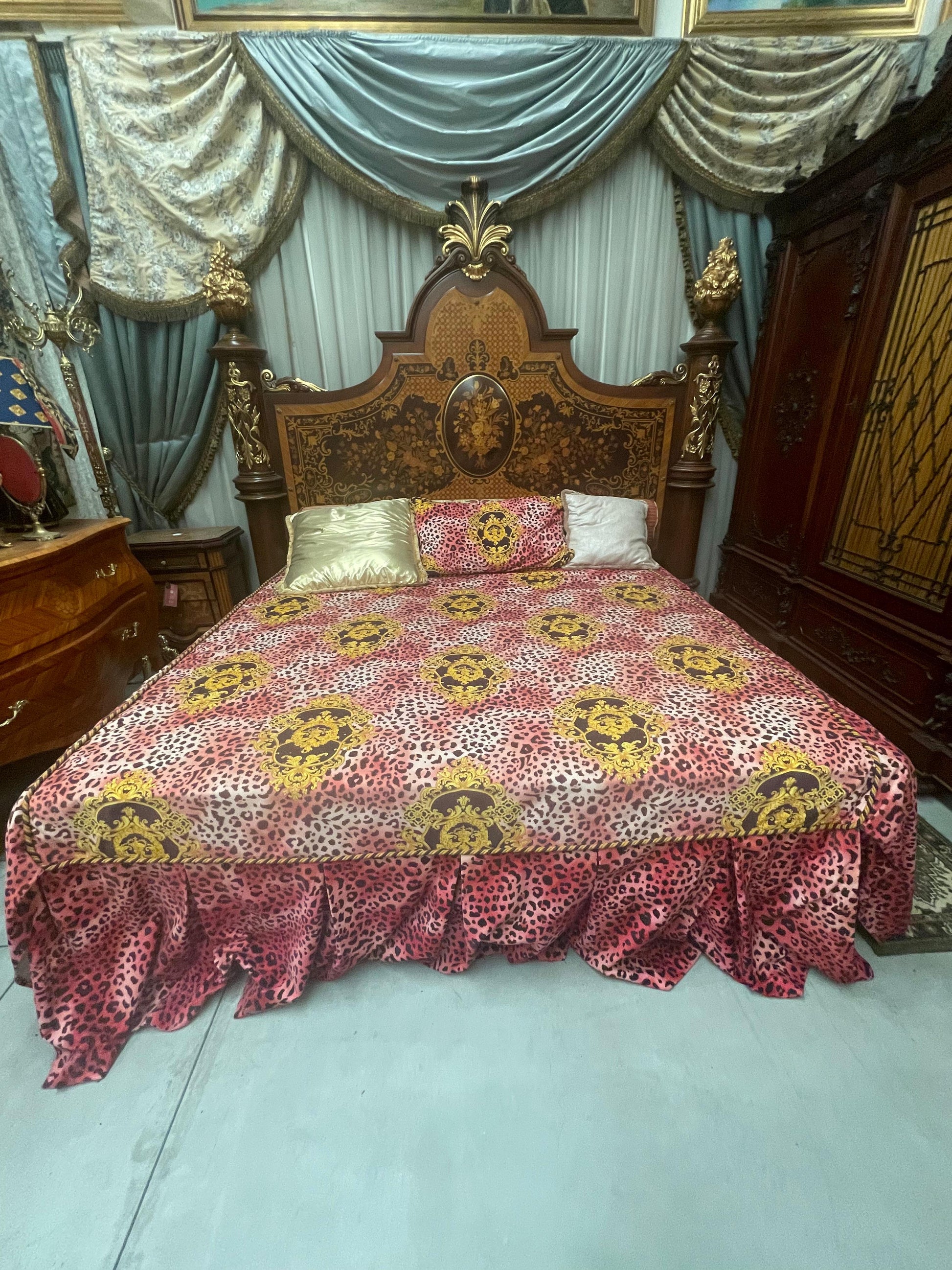 Grande Letto francese in legno intarsiato in stile Luigi XV anni 70