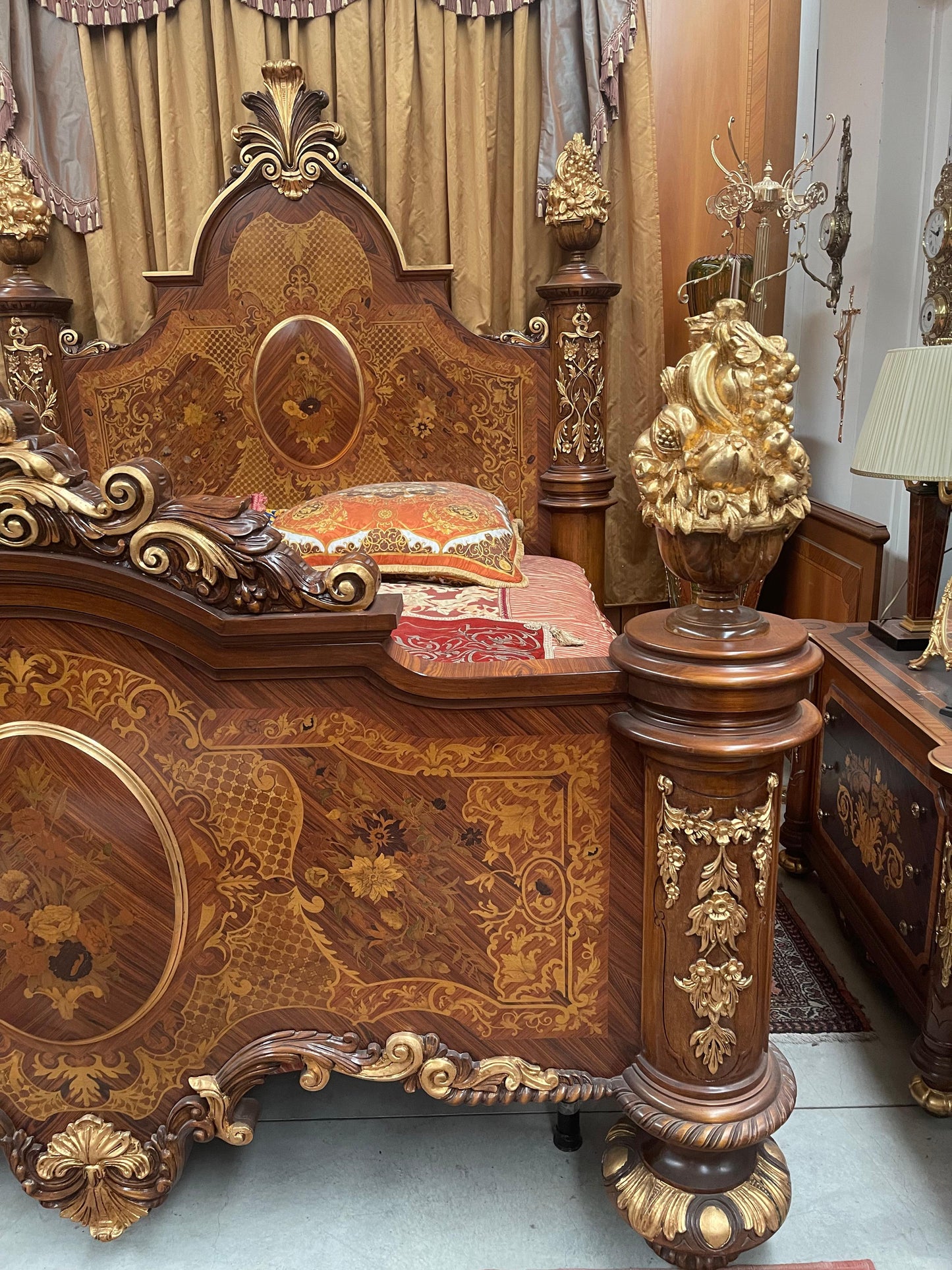 Prestigioso ed lusso Letto francese stile Luigi XV anni '70