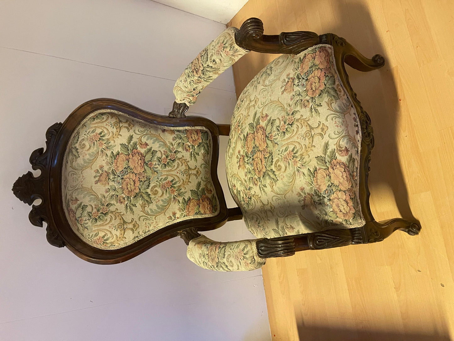 Poltrona antica in stile barocchetto, Luigi Filippo con tessuto floreali anni 20