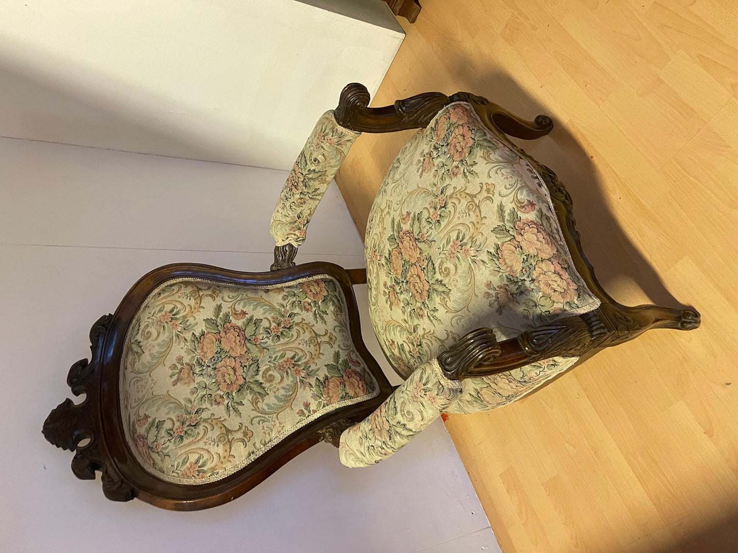 Poltrona antica in stile barocchetto, Luigi Filippo con tessuto floreali anni 20