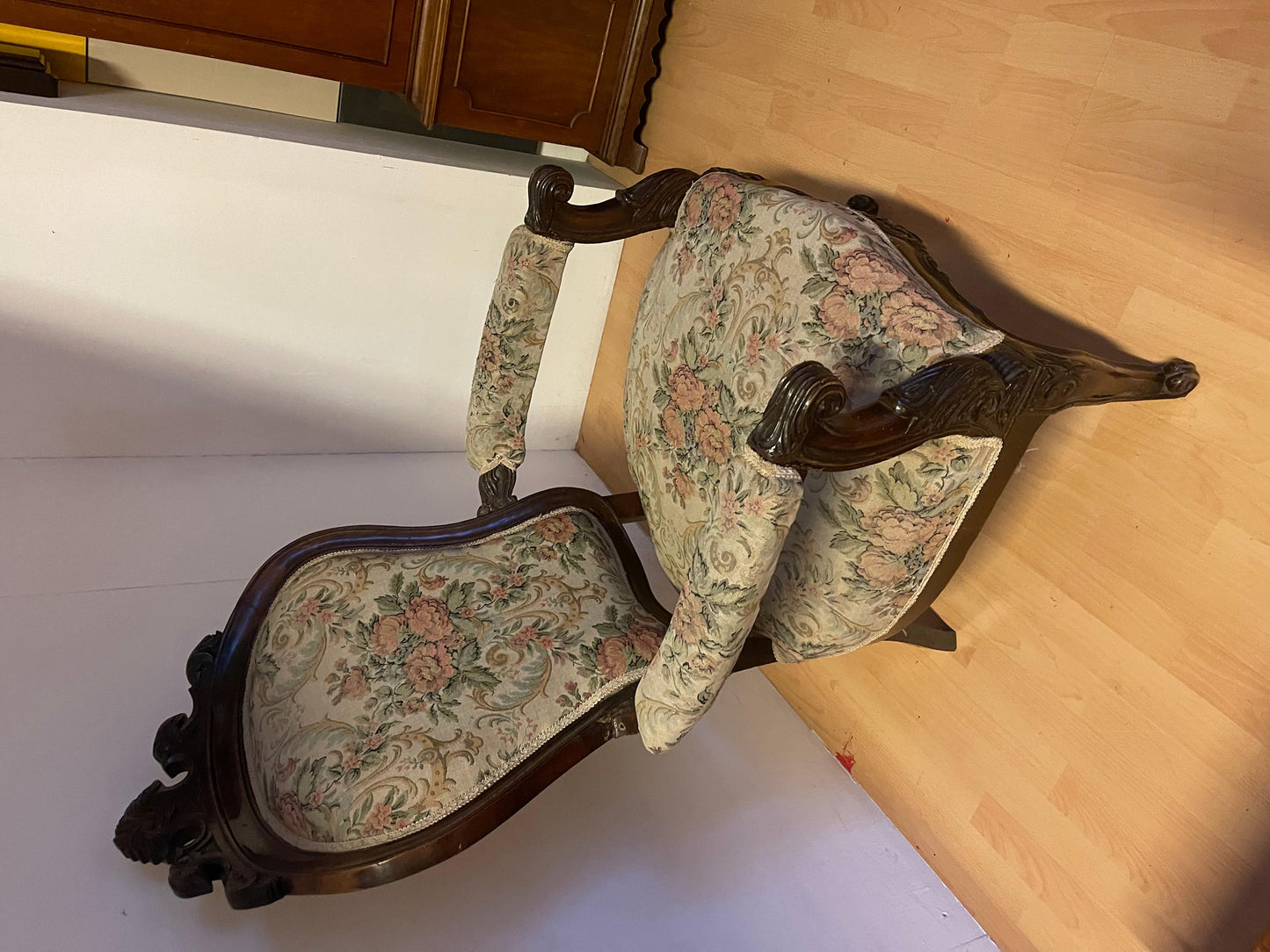 Poltrona antica in stile barocchetto, Luigi Filippo con tessuto floreali anni 20