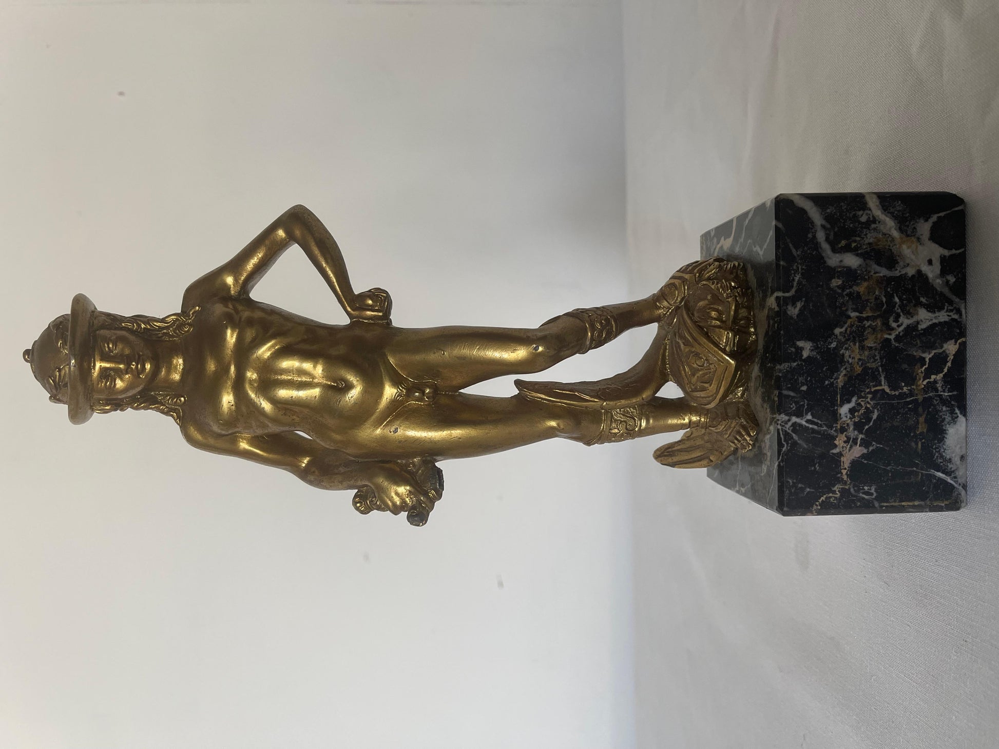 Statuetta in bronzo dorato "David di Donatello" su base in marmo nero