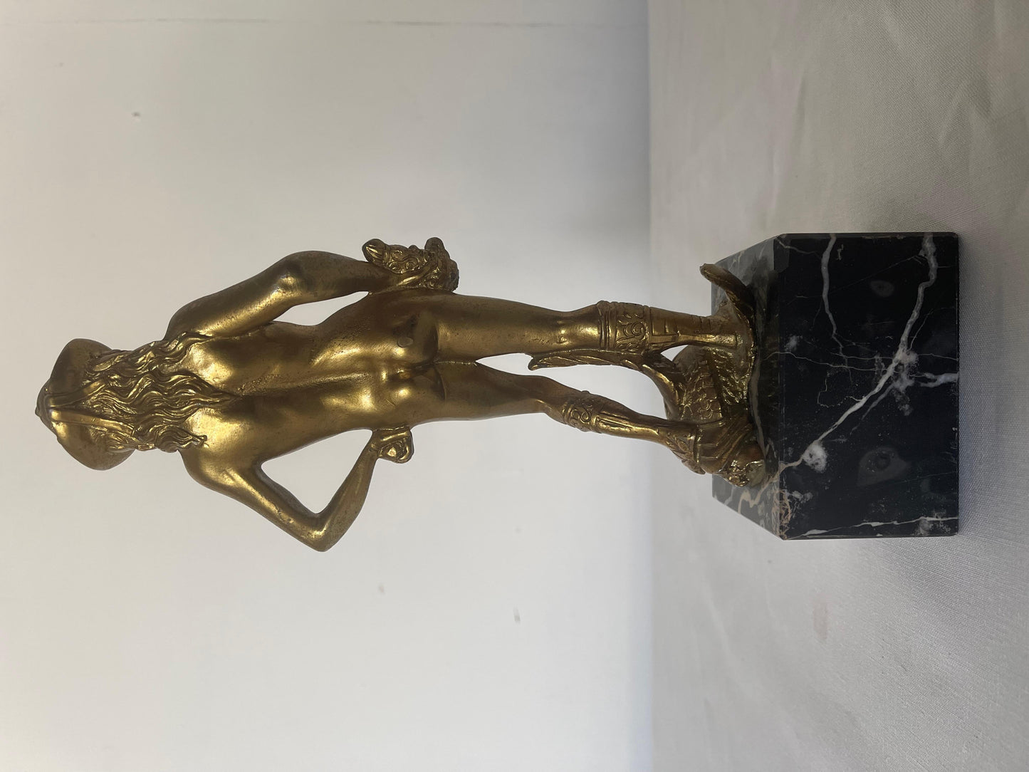 Statuetta in bronzo dorato "David di Donatello" su base in marmo nero